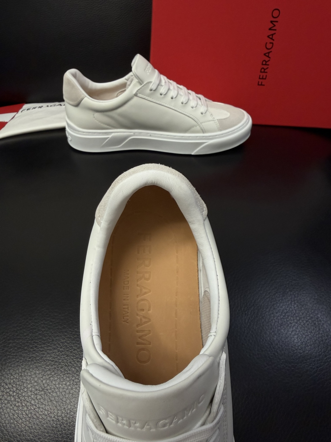 Ferragamo  高品质  顶级工艺品  菲拉格慕   专柜同步发售原厂配置，意大利进口原版牛皮，进
