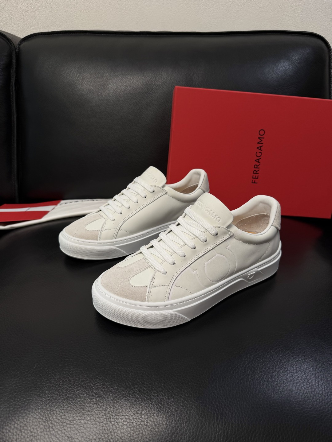 Ferragamo  高品质  顶级工艺品  菲拉格慕   专柜同步发售原厂配置，意大利进口原版牛皮，进