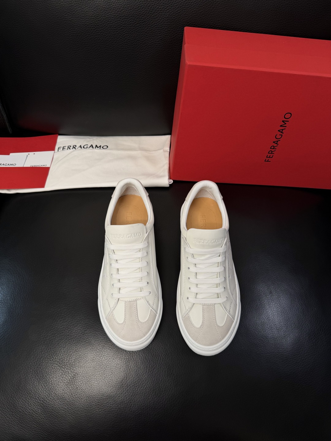 Ferragamo  高品质  顶级工艺品  菲拉格慕   专柜同步发售原厂配置，意大利进口原版牛皮，进