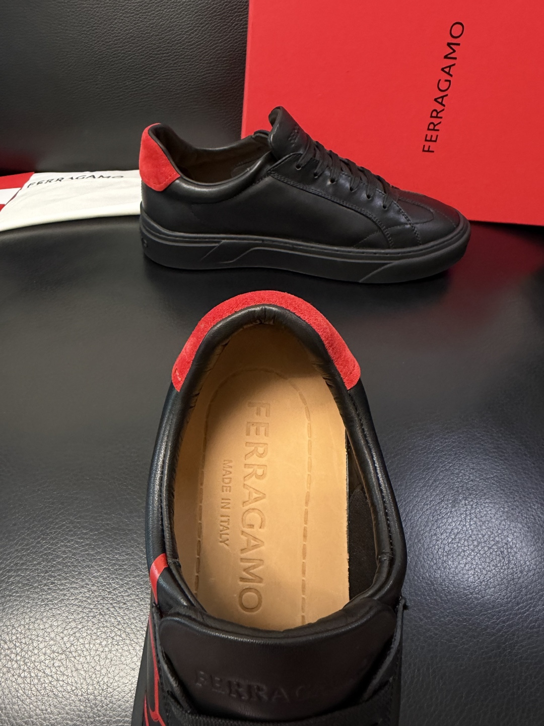 Ferragamo  高品质  顶级工艺品  菲拉格慕   专柜同步发售原厂配置，意大利进口原版牛皮，进