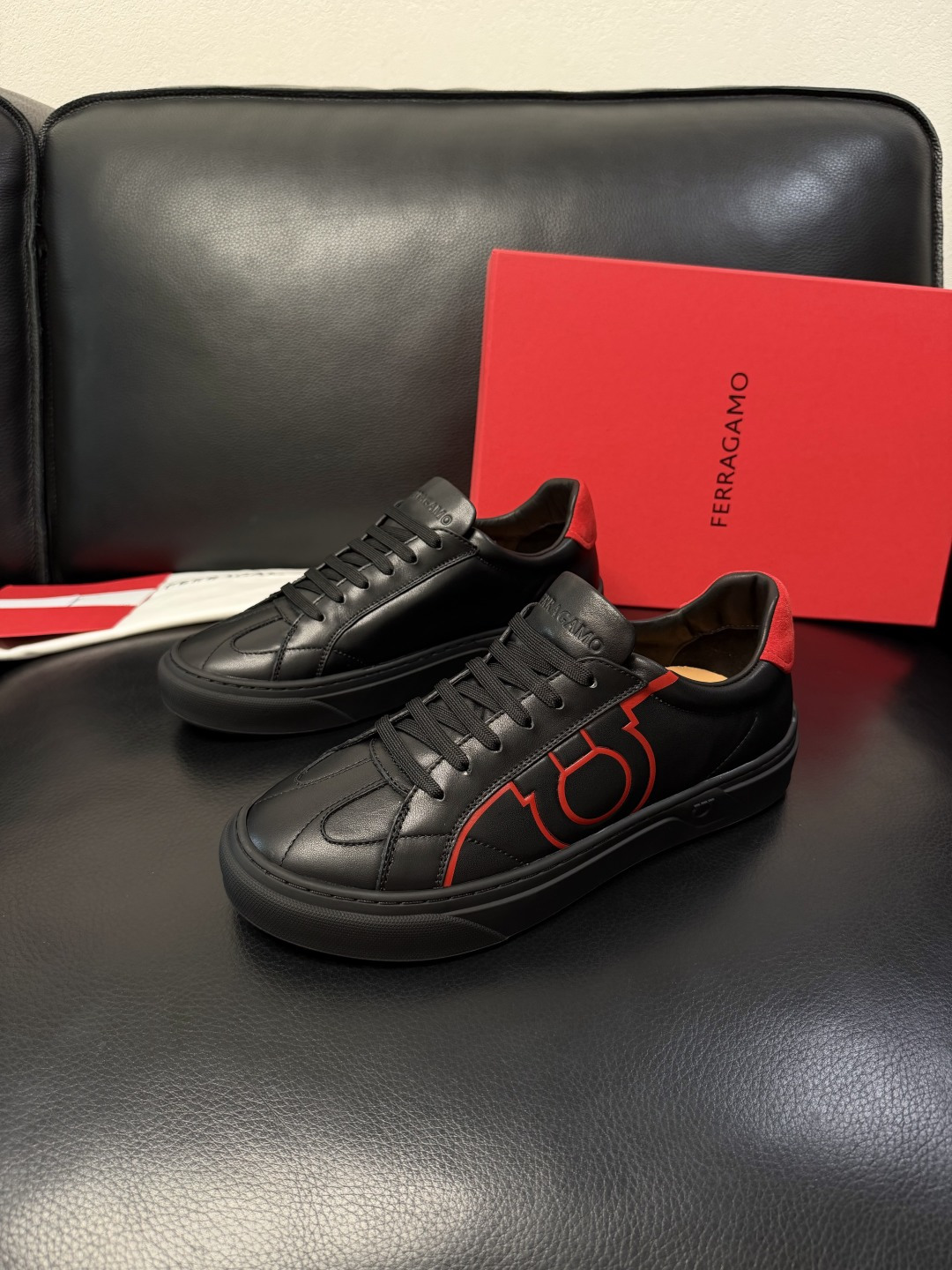 Ferragamo  高品质  顶级工艺品  菲拉格慕   专柜同步发售原厂配置，意大利进口原版牛皮，进