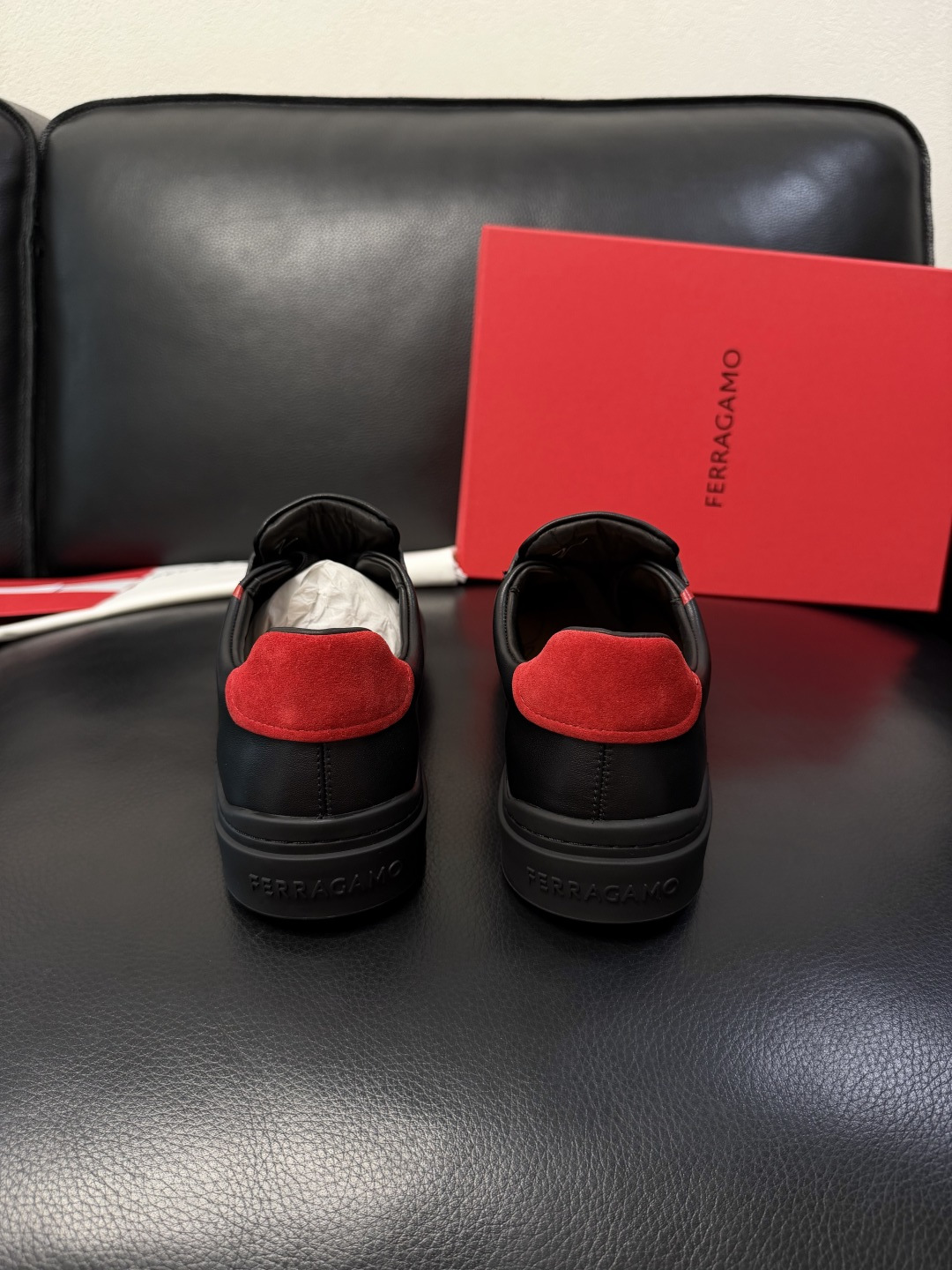 Ferragamo  高品质  顶级工艺品  菲拉格慕   专柜同步发售原厂配置，意大利进口原版牛皮，进