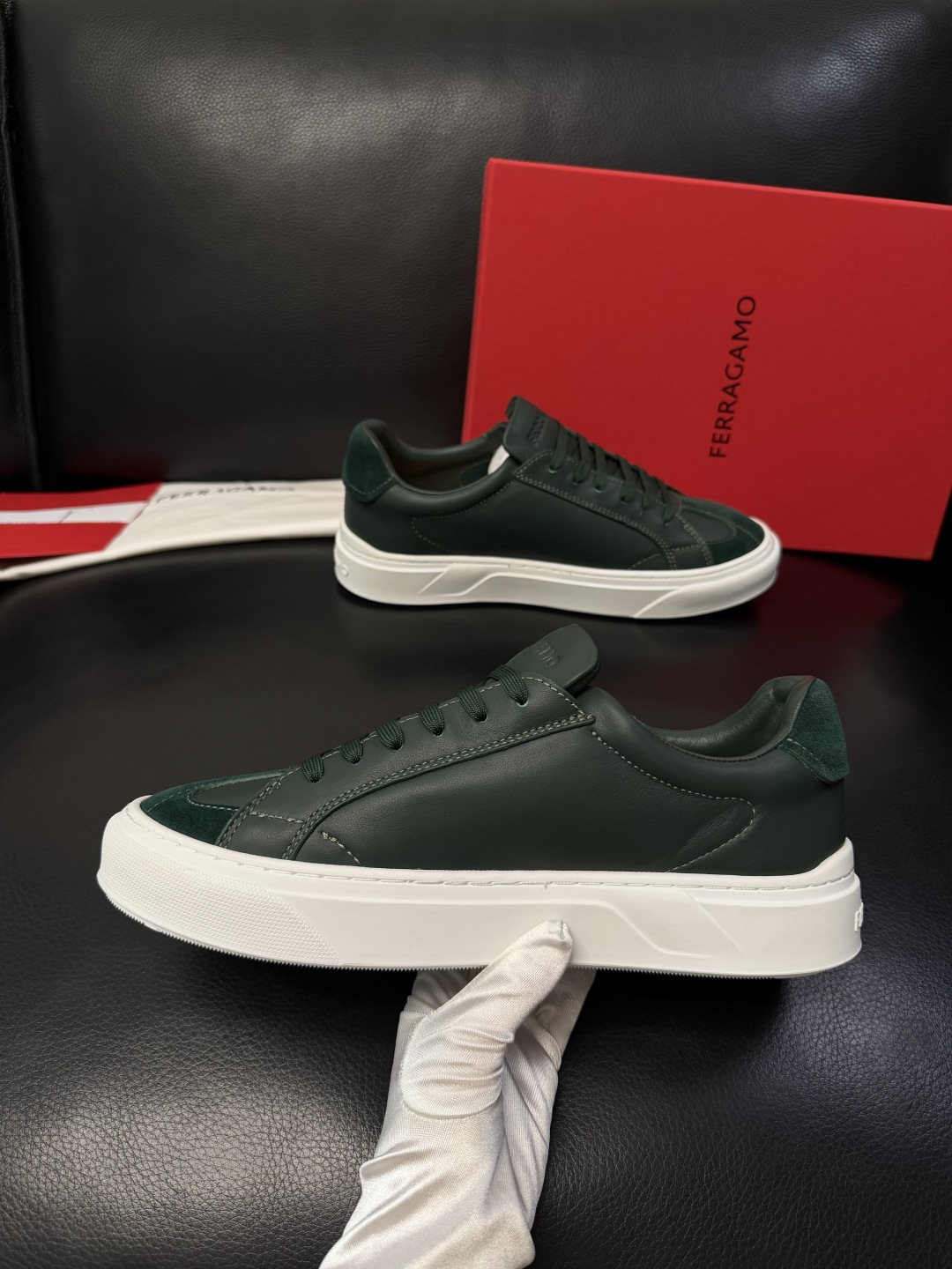 Ferragamo  高品质  顶级工艺品  菲拉格慕   专柜同步发售原厂配置，意大利进口原版牛皮，进