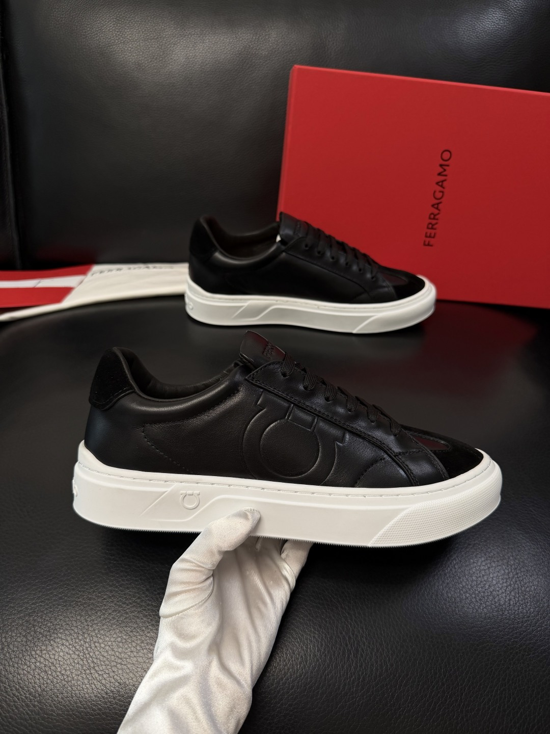 Ferragamo  高品质  顶级工艺品  菲拉格慕   专柜同步发售原厂配置，意大利进口原版牛皮，进