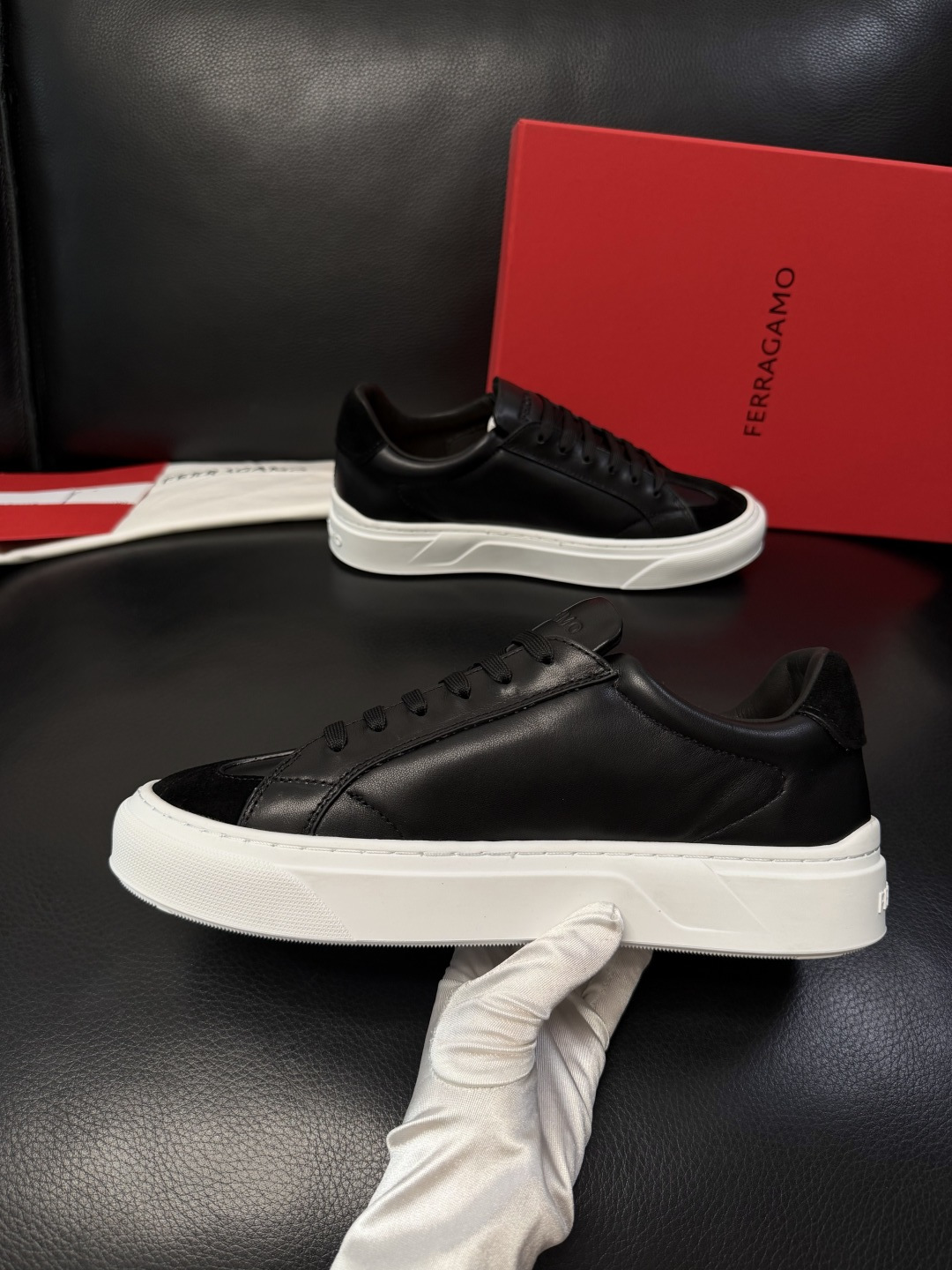 Ferragamo  高品质  顶级工艺品  菲拉格慕   专柜同步发售原厂配置，意大利进口原版牛皮，进