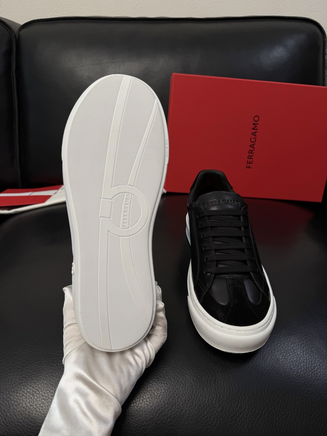 Ferragamo  高品质  顶级工艺品  菲拉格慕   专柜同步发售原厂配置，意大利进口原版牛皮，进