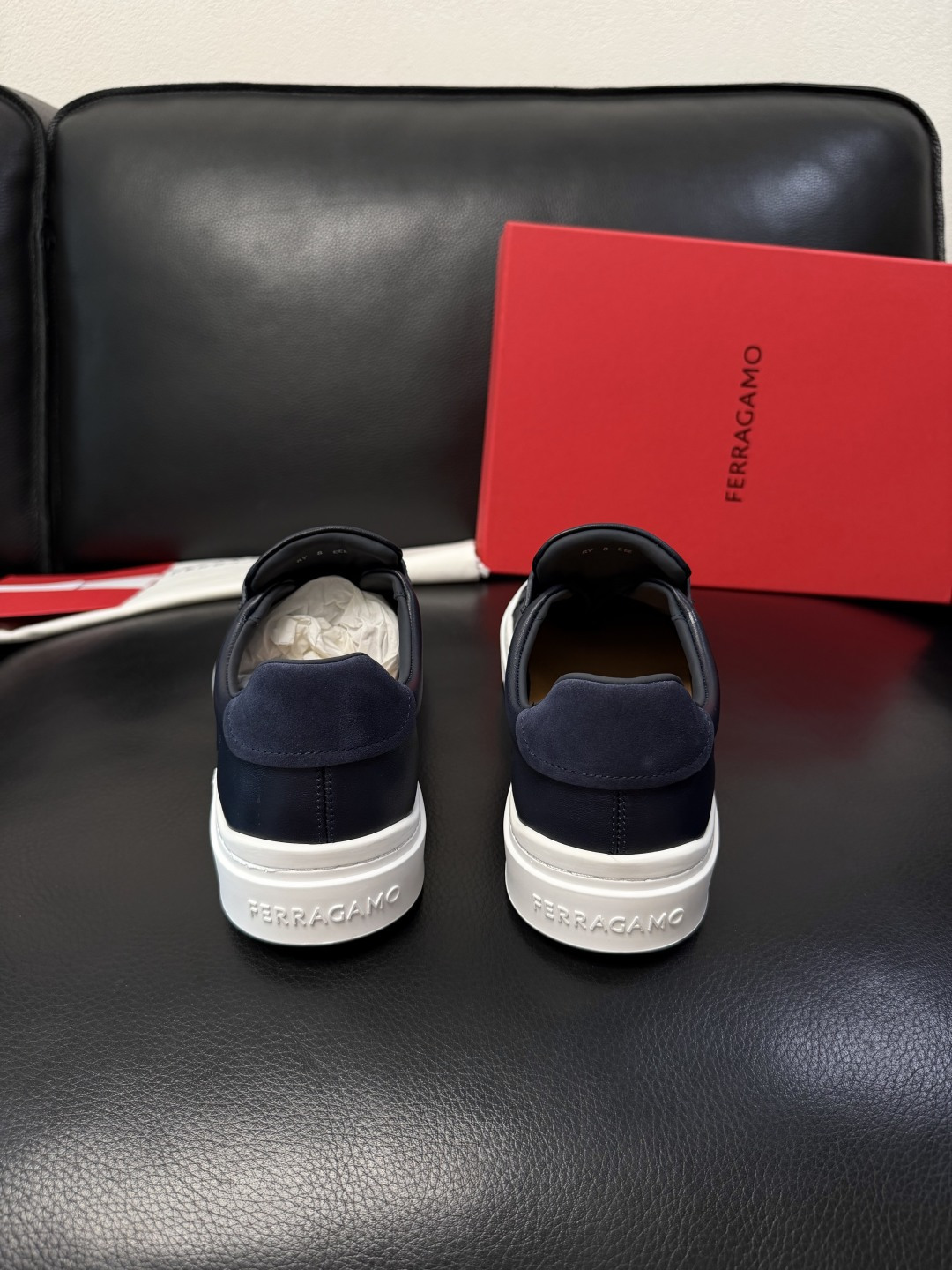 Ferragamo  高品质  顶级工艺品  菲拉格慕   专柜同步发售原厂配置，意大利进口原版牛皮，进