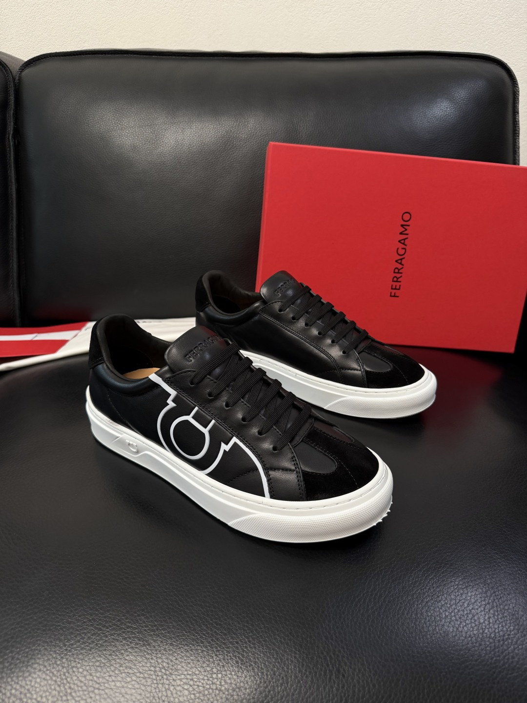 NO:831632,Ferragamo high-quality top handicrafts. Ferragamo counters simultaneously sell original factory configurations, original cowhide imported from Italy, imported water-dyed cowhide, soles specially provided by the original factory and super comfortable, original factory follow-up orders, welcome to compare at the counter simultaneously, code number 39-44 (customized 45), ferragamo, ferragamo, cowhide19860909Ferragamo 高品质 顶级工艺品 菲拉格慕专柜同步发售原厂配置,意大利进口原版牛皮,进口水染牛里 ,鞋底原厂特供原版底超级舒适,原厂跟单货 ,欢迎对比专柜同步,码数 39-44（订做 45）,,ferragamo,ferragamo,cowhide,Men's shoes