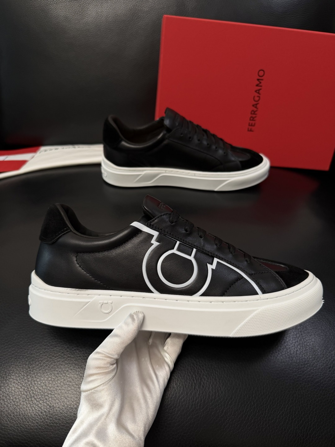 Ferragamo  高品质  顶级工艺品  菲拉格慕   专柜同步发售原厂配置，意大利进口原版牛皮，进