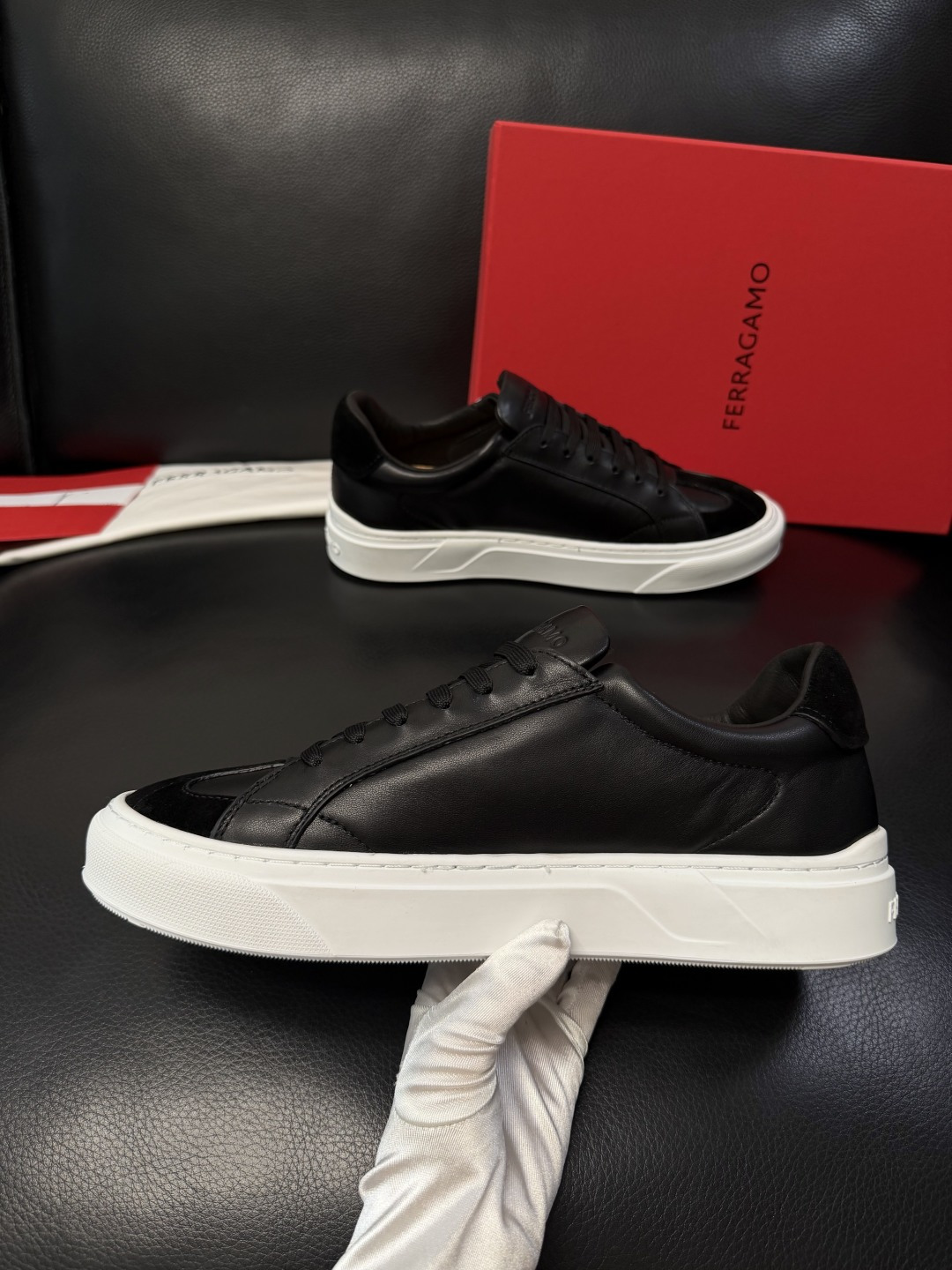 Ferragamo  高品质  顶级工艺品  菲拉格慕   专柜同步发售原厂配置，意大利进口原版牛皮，进