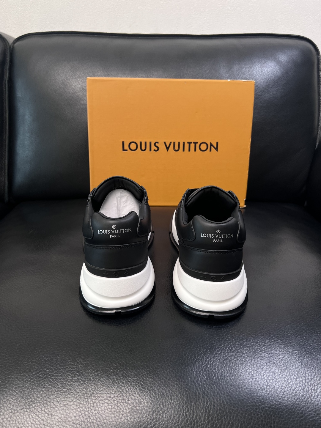 Lv  高品质  顶级工艺品  路易威登，专柜同步原厂配置，鞋面意大利进口，高品质拼接缤纷色彩复杂工艺品