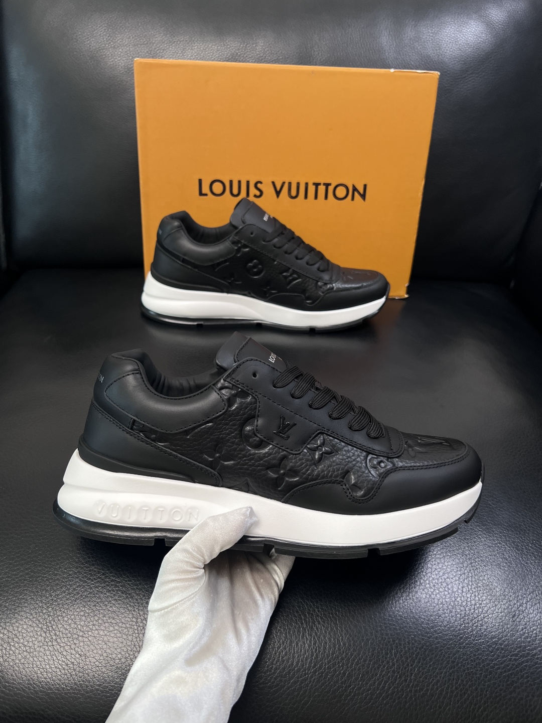 Lv  高品质  顶级工艺品  路易威登，专柜同步原厂配置，鞋面意大利进口，高品质拼接缤纷色彩复杂工艺品
