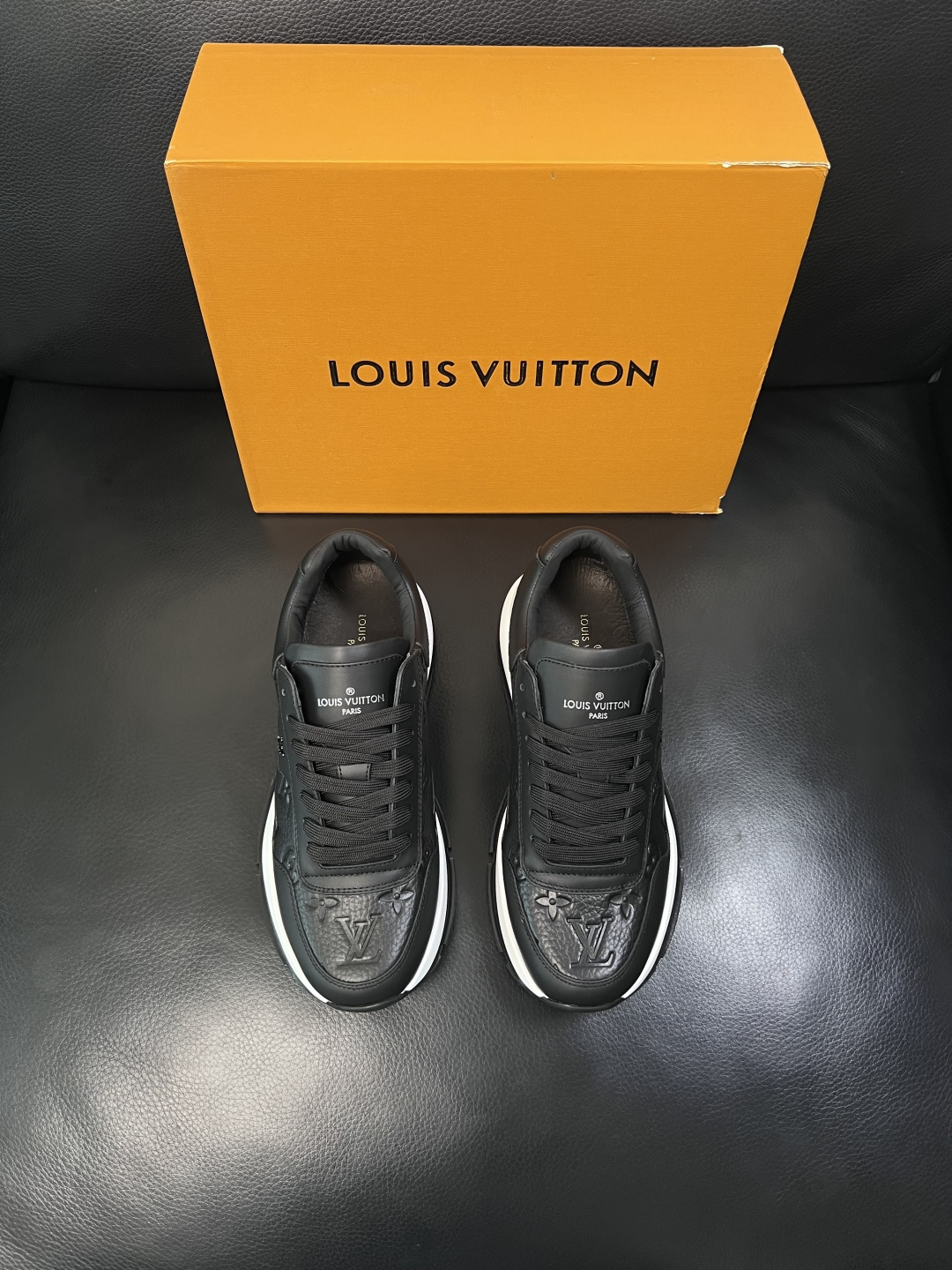 Lv  高品质  顶级工艺品  路易威登，专柜同步原厂配置，鞋面意大利进口，高品质拼接缤纷色彩复杂工艺品