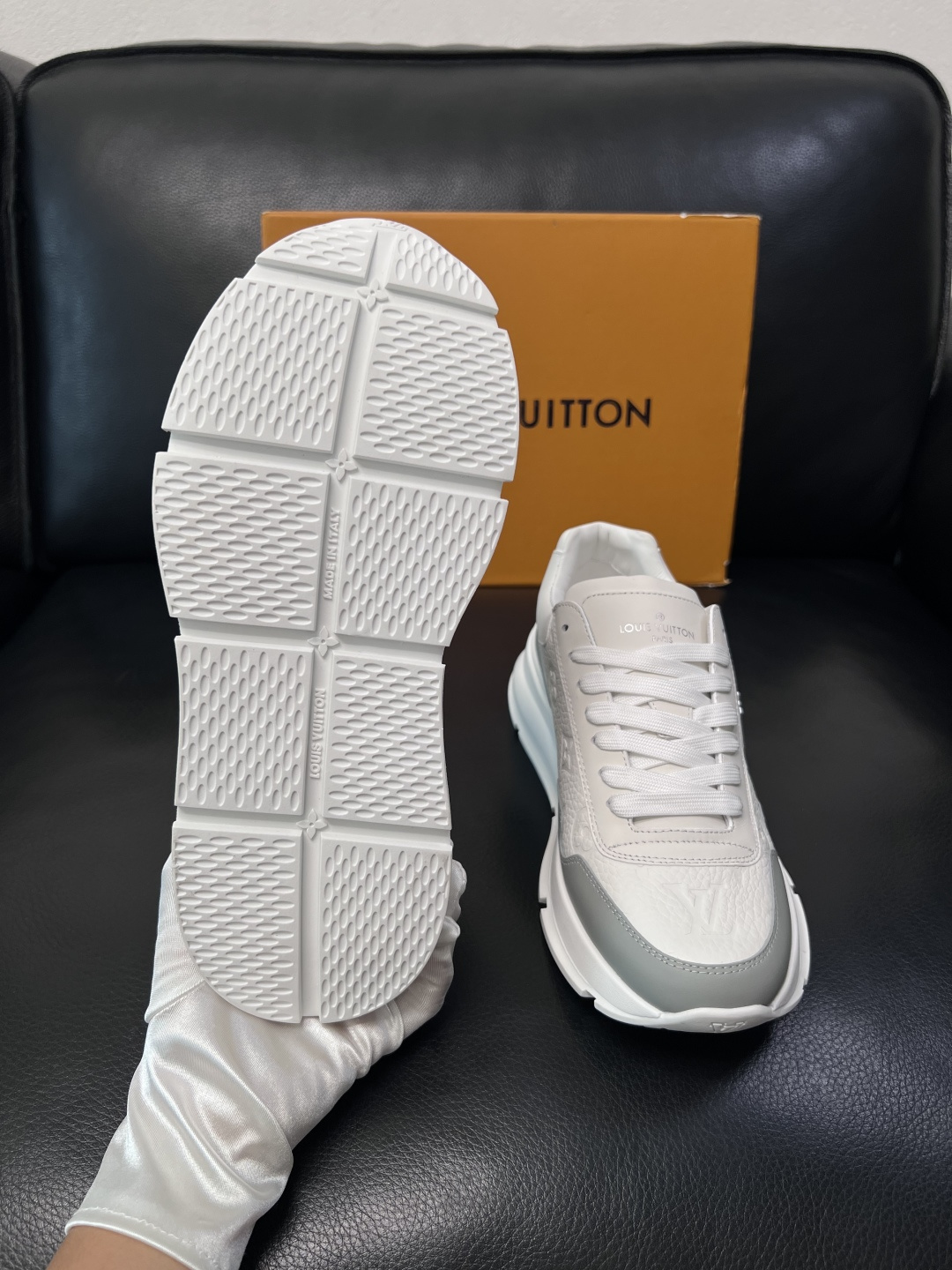 Lv  高品质  顶级工艺品  路易威登，专柜同步原厂配置，鞋面意大利进口，高品质拼接缤纷色彩复杂工艺品