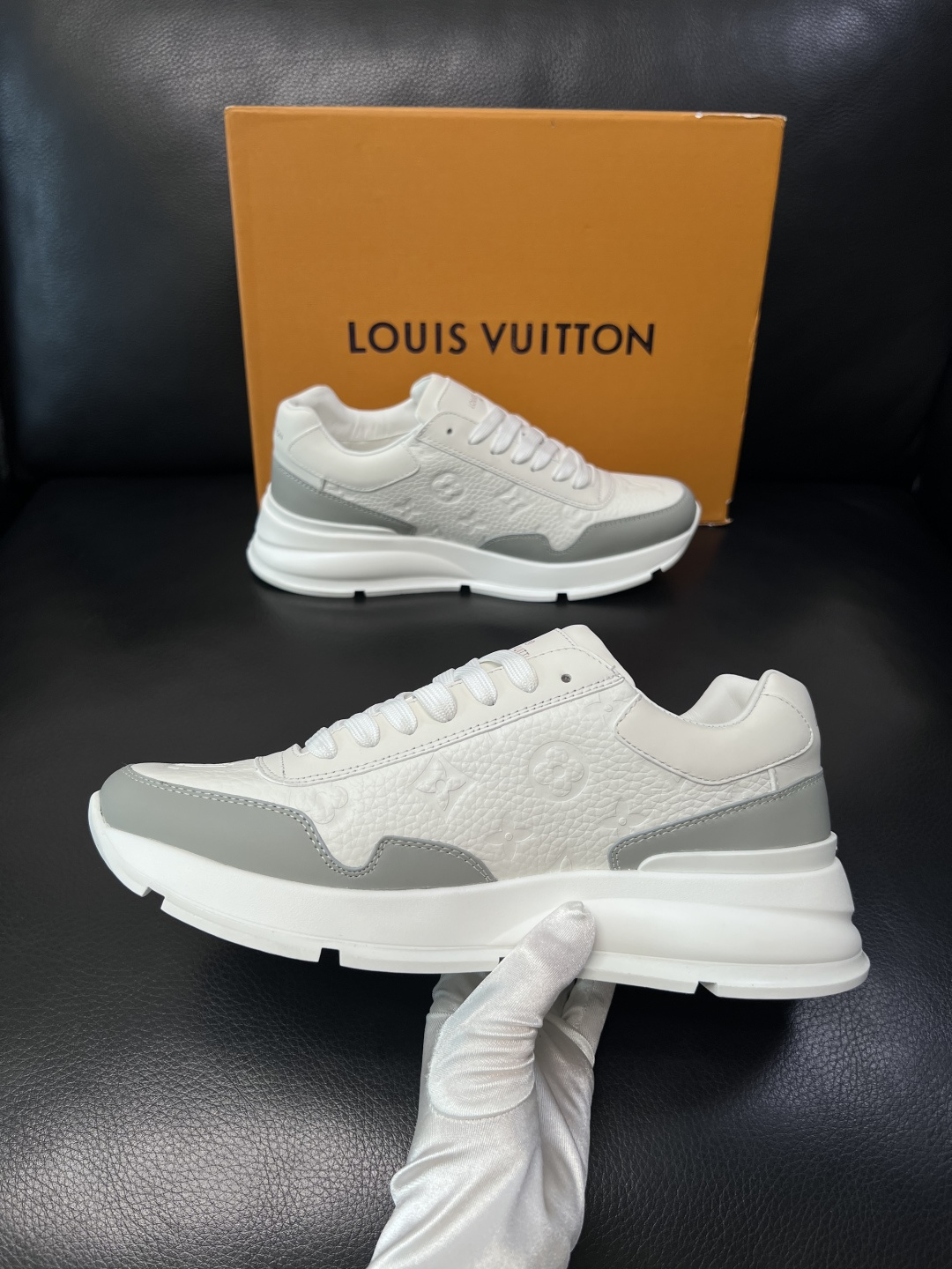 Lv  高品质  顶级工艺品  路易威登，专柜同步原厂配置，鞋面意大利进口，高品质拼接缤纷色彩复杂工艺品