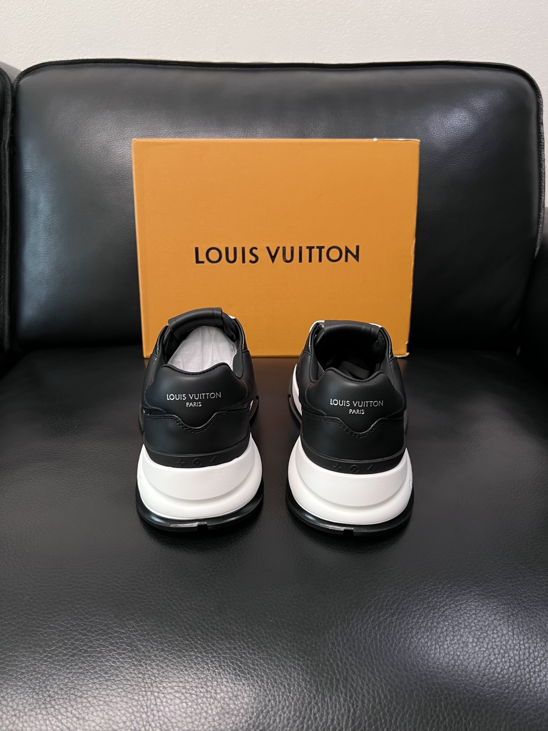 Lv  高品质  顶级工艺品  路易威登，专柜同步原厂配置，鞋面意大利进口，高品质拼接缤纷色彩复杂工艺品