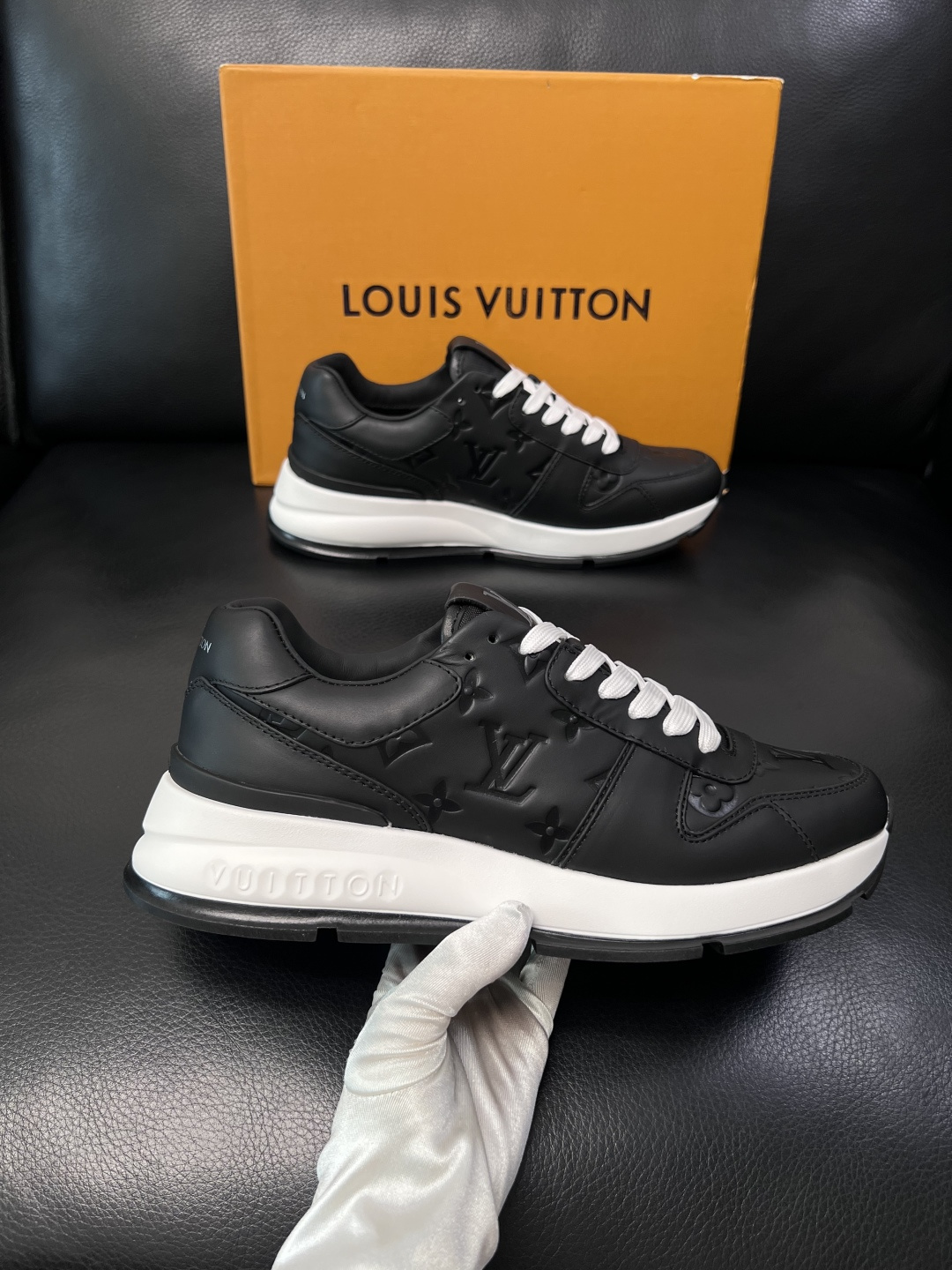Lv  高品质  顶级工艺品  路易威登，专柜同步原厂配置，鞋面意大利进口，高品质拼接缤纷色彩复杂工艺品