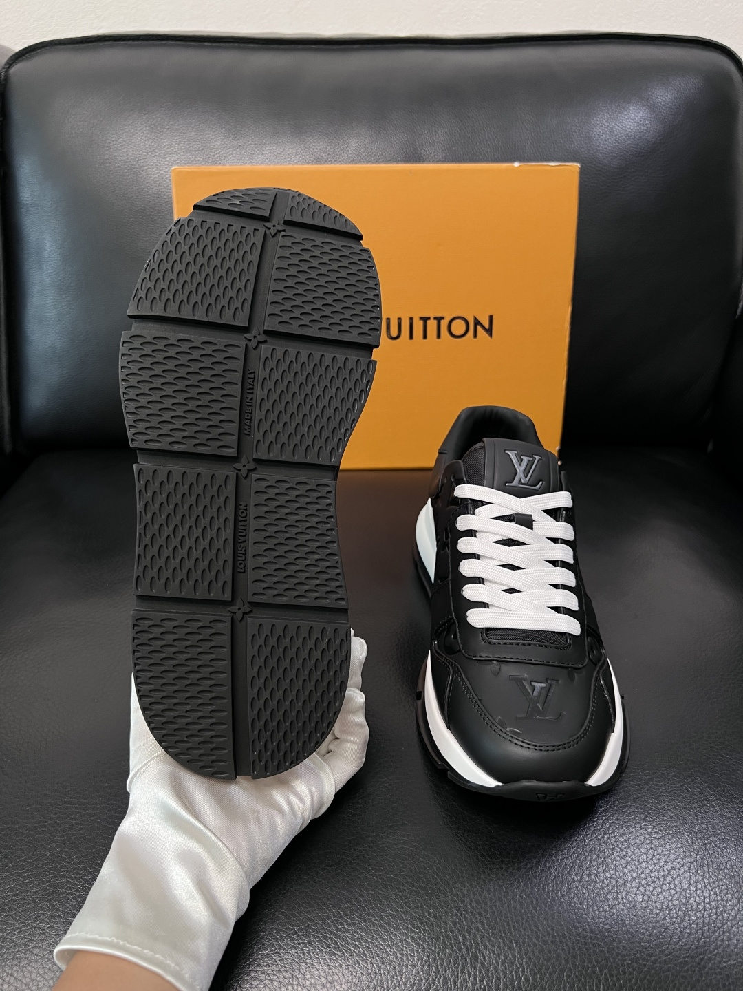 Lv  高品质  顶级工艺品  路易威登，专柜同步原厂配置，鞋面意大利进口，高品质拼接缤纷色彩复杂工艺品