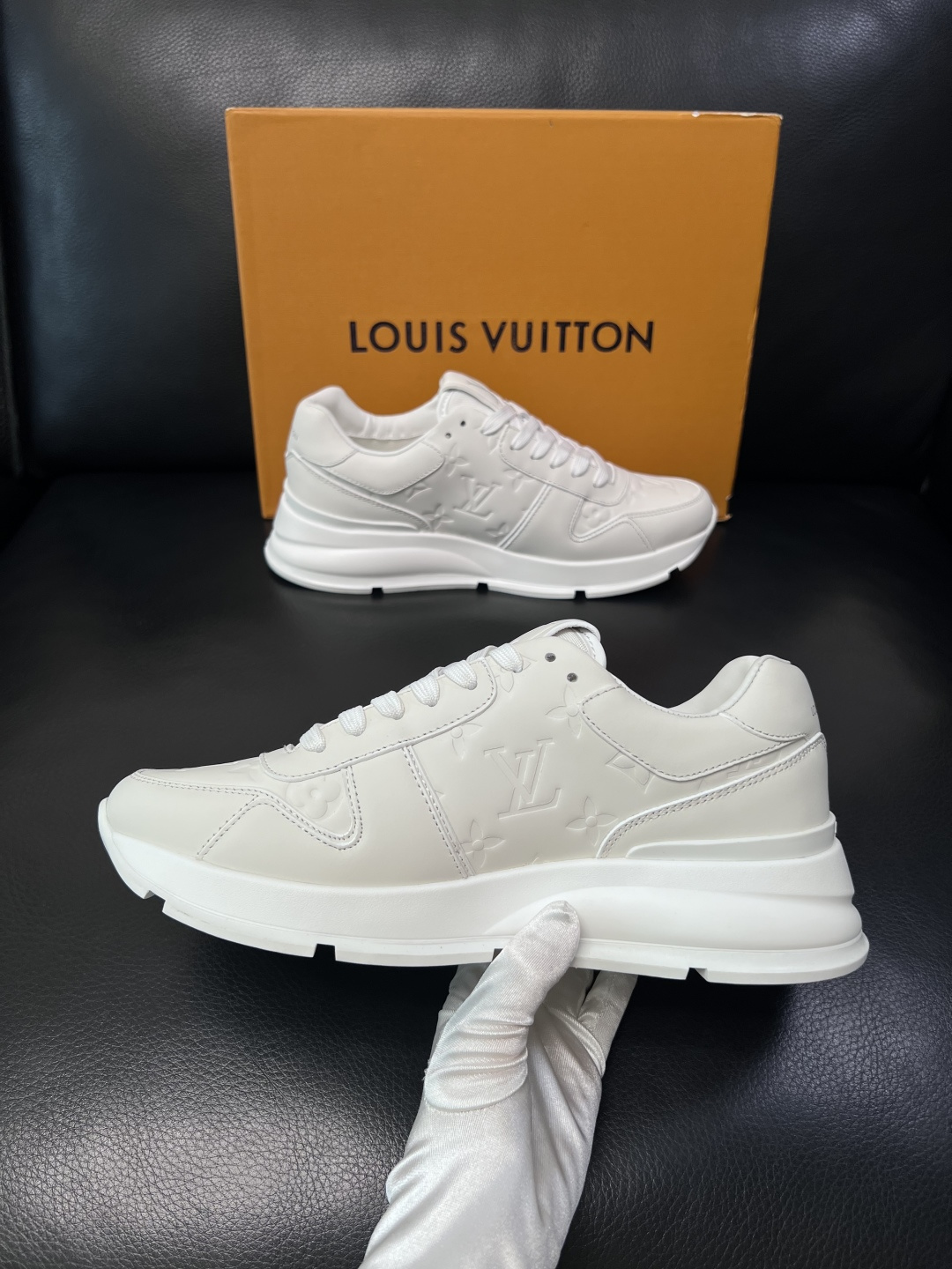 Lv  高品质  顶级工艺品  路易威登，专柜同步原厂配置，鞋面意大利进口，高品质拼接缤纷色彩复杂工艺品