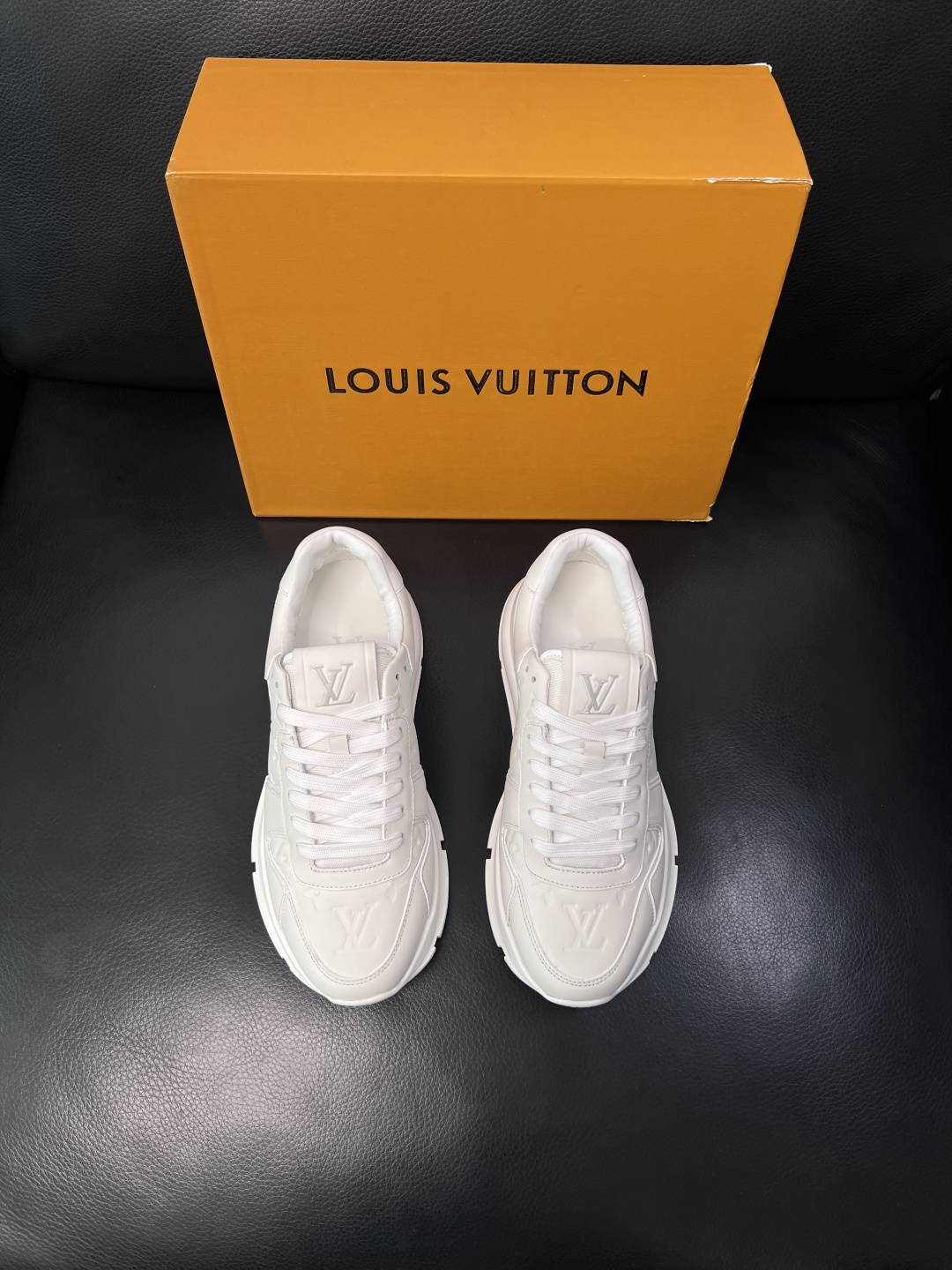 Lv  高品质  顶级工艺品  路易威登，专柜同步原厂配置，鞋面意大利进口，高品质拼接缤纷色彩复杂工艺品