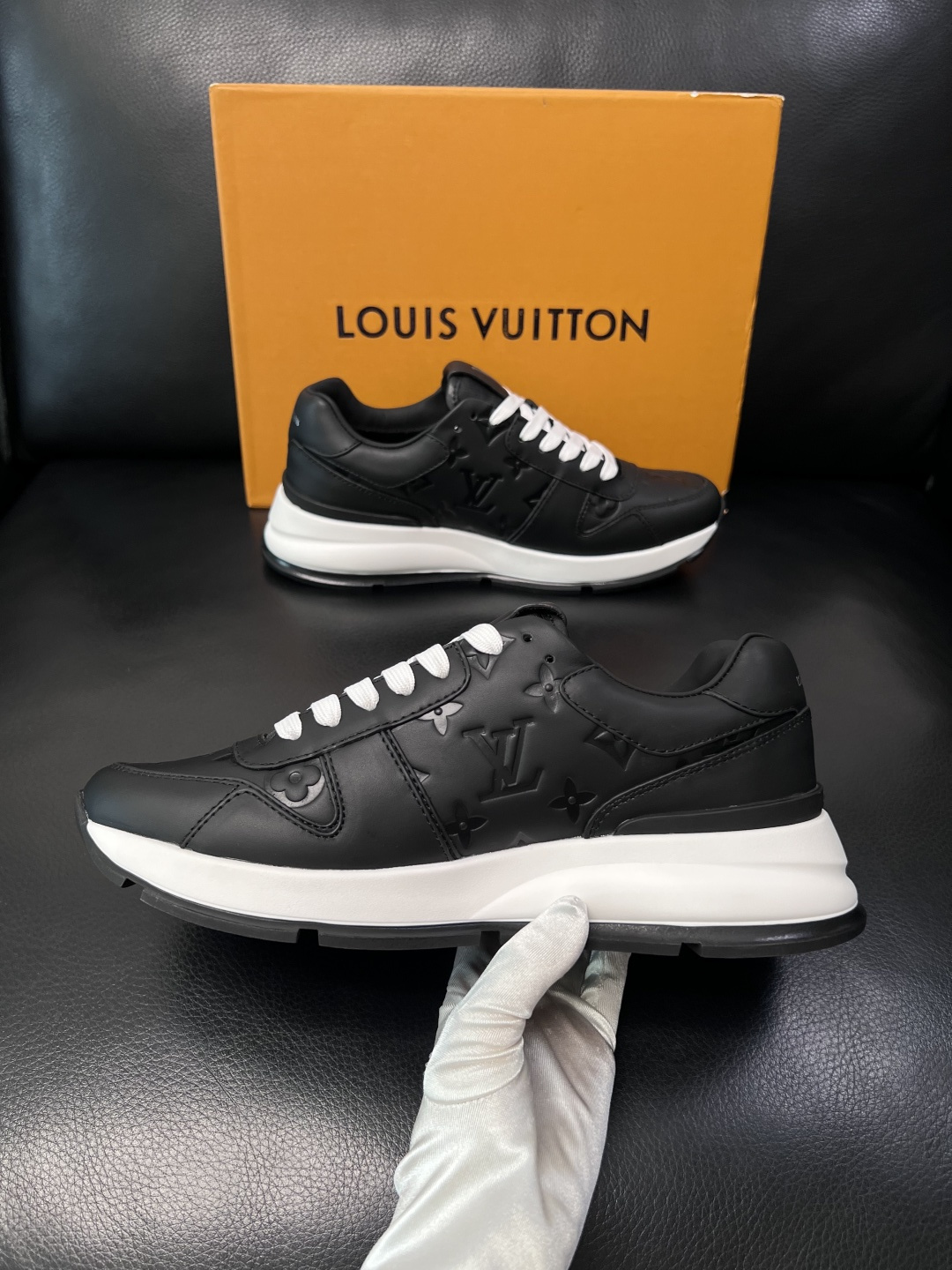 Lv  高品质  顶级工艺品  路易威登，专柜同步原厂配置，鞋面意大利进口，高品质拼接缤纷色彩复杂工艺品