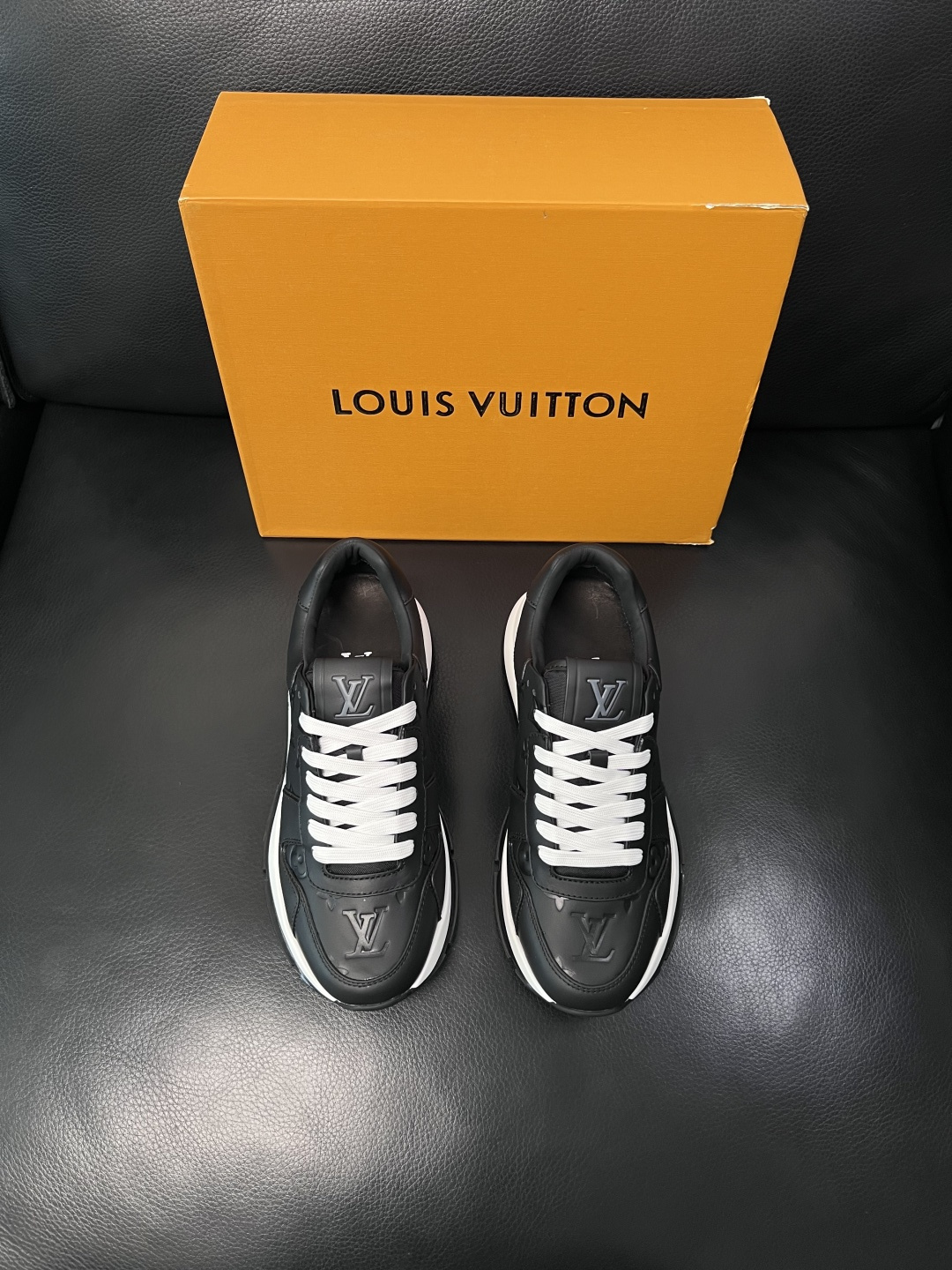 Lv  高品质  顶级工艺品  路易威登，专柜同步原厂配置，鞋面意大利进口，高品质拼接缤纷色彩复杂工艺品