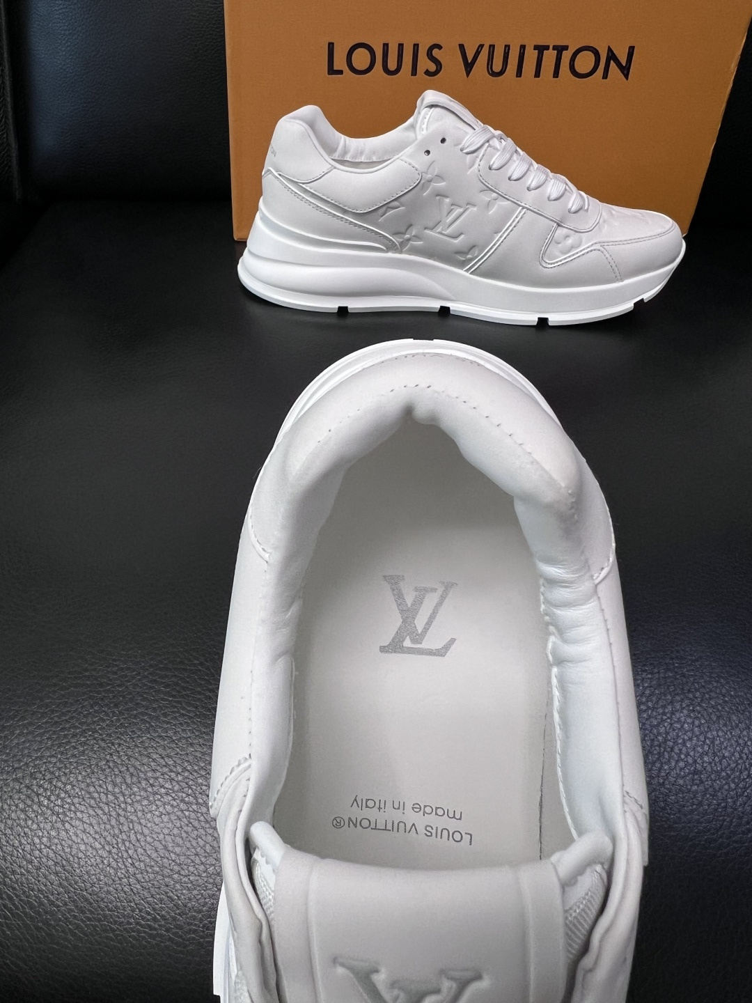 Lv  高品质  顶级工艺品  路易威登，专柜同步原厂配置，鞋面意大利进口，高品质拼接缤纷色彩复杂工艺品
