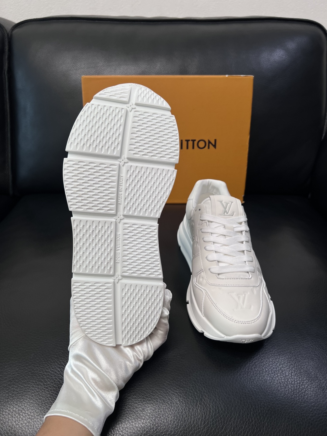 Lv  高品质  顶级工艺品  路易威登，专柜同步原厂配置，鞋面意大利进口，高品质拼接缤纷色彩复杂工艺品