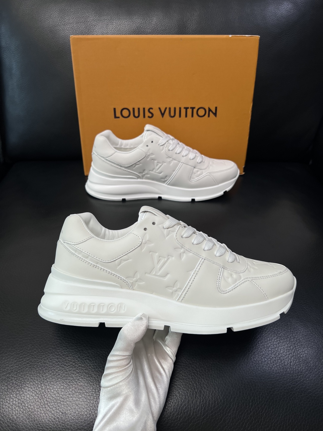 Lv  高品质  顶级工艺品  路易威登，专柜同步原厂配置，鞋面意大利进口，高品质拼接缤纷色彩复杂工艺品