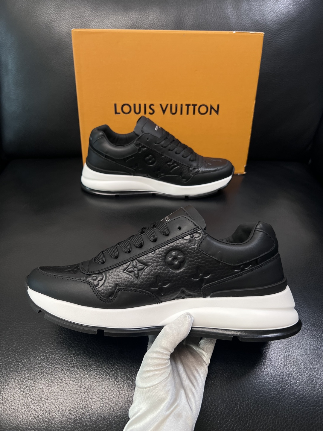 Lv  高品质  顶级工艺品  路易威登，专柜同步原厂配置，鞋面意大利进口，高品质拼接缤纷色彩复杂工艺品