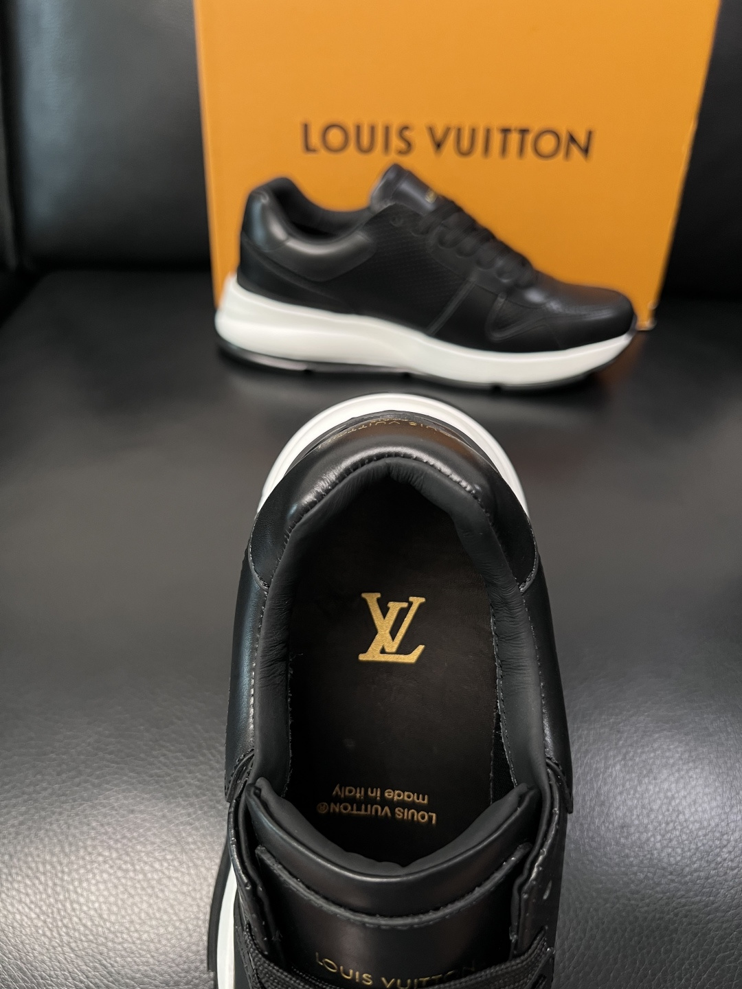 Lv  高品质  顶级工艺品  路易威登，专柜同步原厂配置，鞋面意大利进口，高品质拼接缤纷色彩复杂工艺品