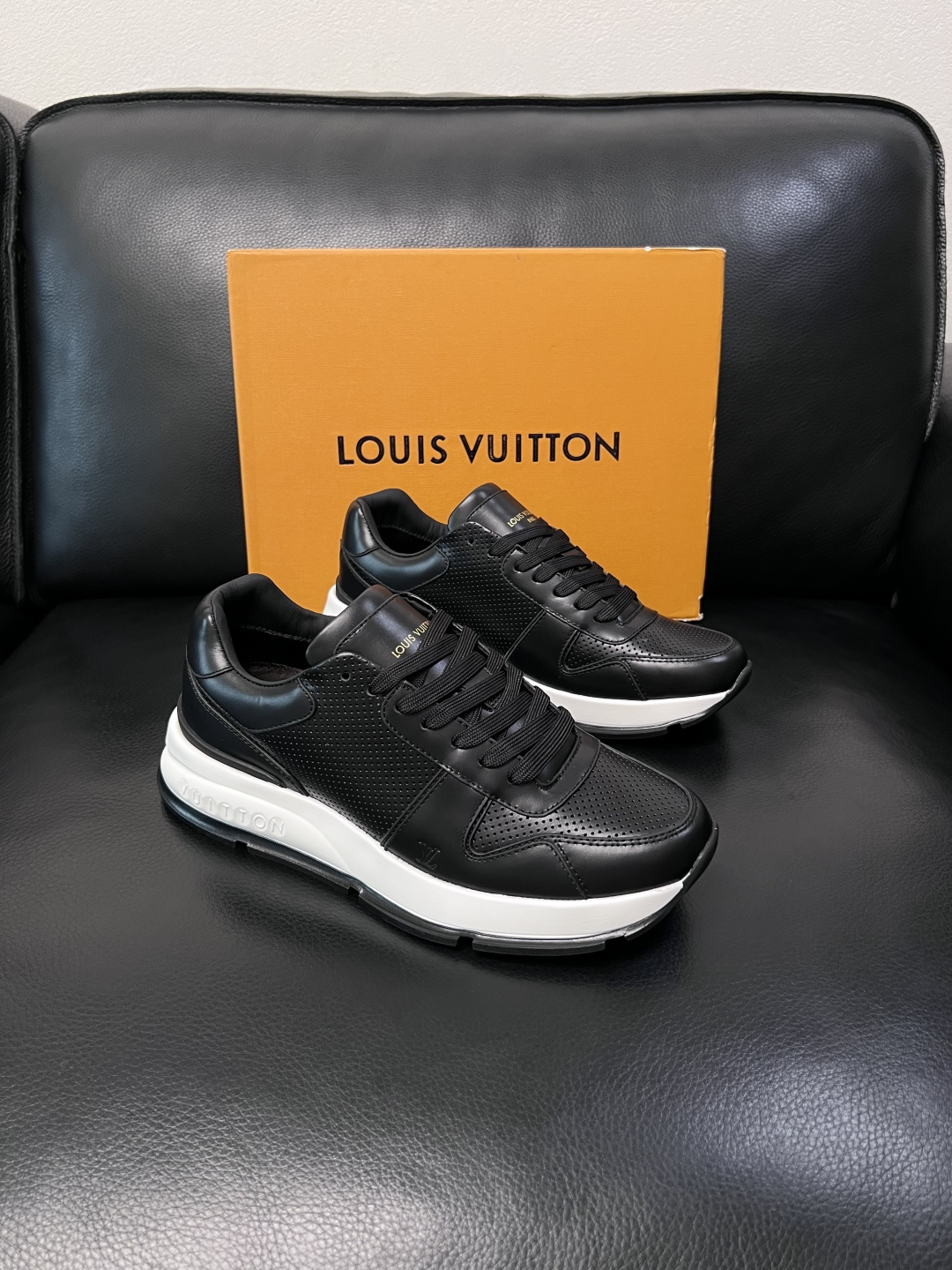 Lv  高品质  顶级工艺品  路易威登，专柜同步原厂配置，鞋面意大利进口，高品质拼接缤纷色彩复杂工艺品