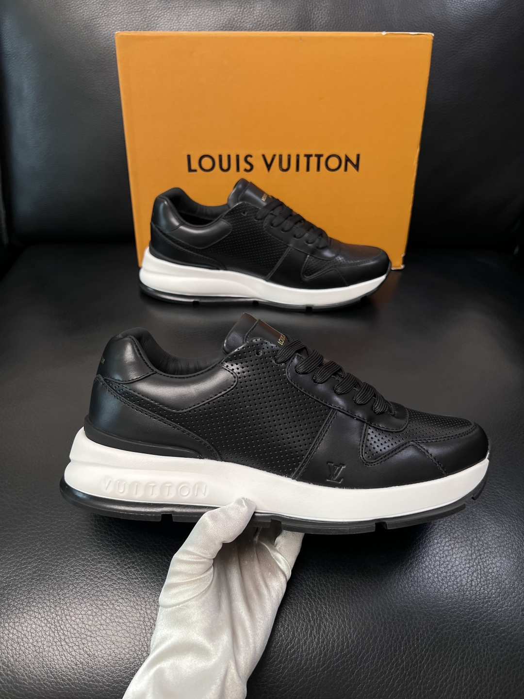 Lv  高品质  顶级工艺品  路易威登，专柜同步原厂配置，鞋面意大利进口，高品质拼接缤纷色彩复杂工艺品