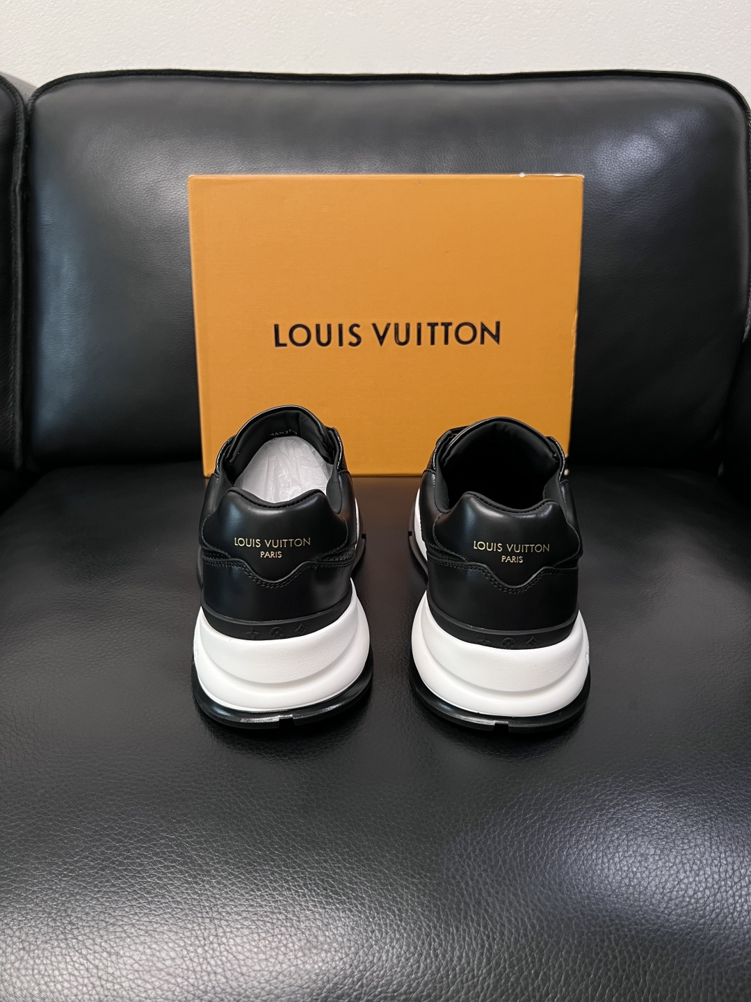 Lv  高品质  顶级工艺品  路易威登，专柜同步原厂配置，鞋面意大利进口，高品质拼接缤纷色彩复杂工艺品