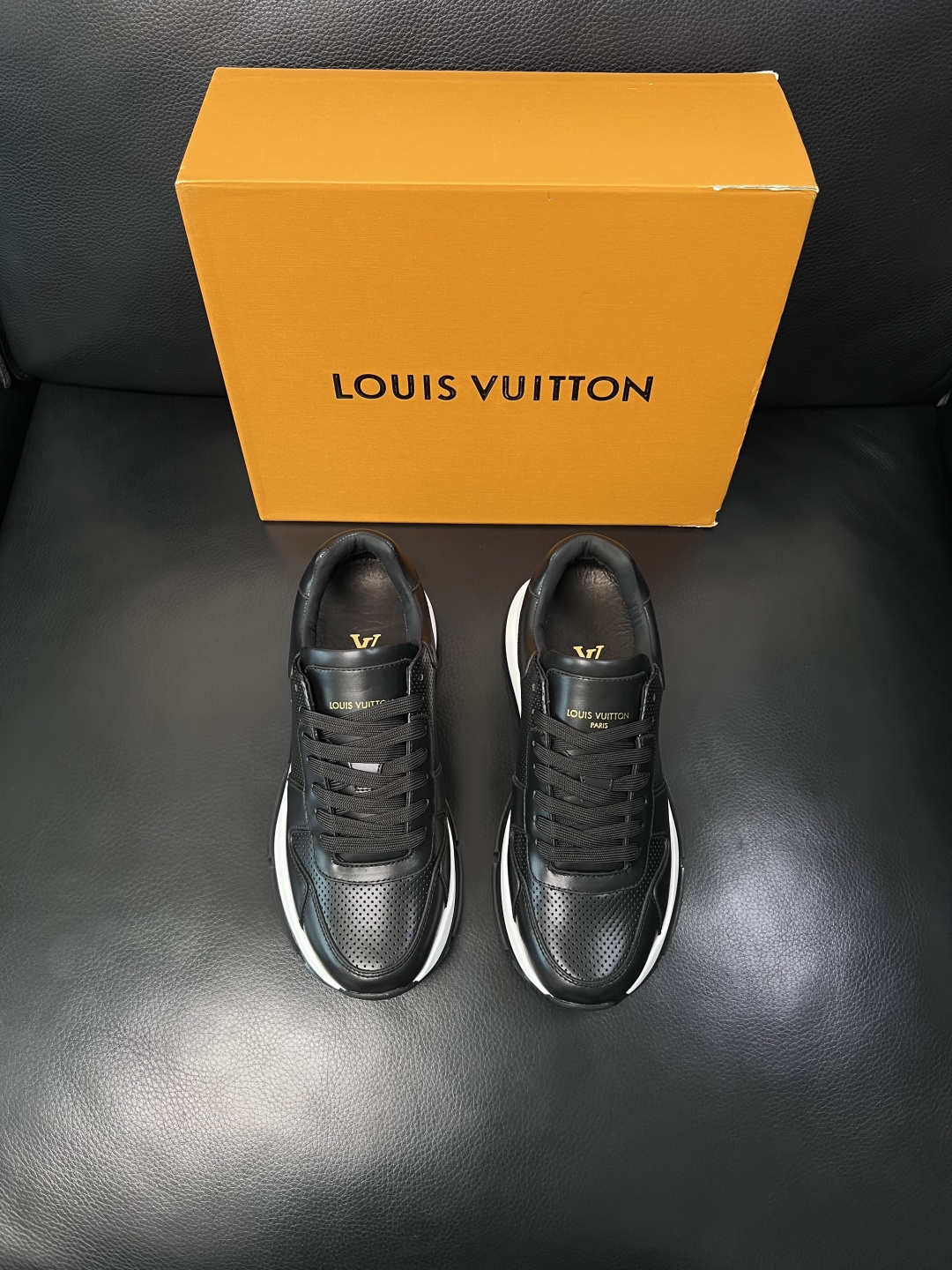 Lv  高品质  顶级工艺品  路易威登，专柜同步原厂配置，鞋面意大利进口，高品质拼接缤纷色彩复杂工艺品