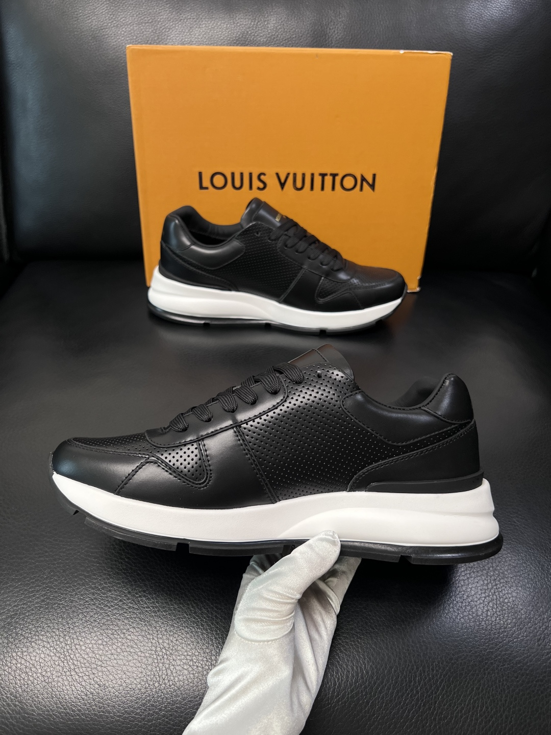 Lv  高品质  顶级工艺品  路易威登，专柜同步原厂配置，鞋面意大利进口，高品质拼接缤纷色彩复杂工艺品