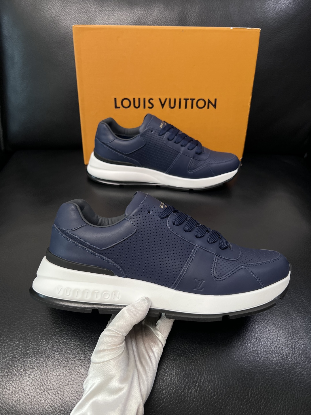 Lv  高品质  顶级工艺品  路易威登，专柜同步原厂配置，鞋面意大利进口，高品质拼接缤纷色彩复杂工艺品