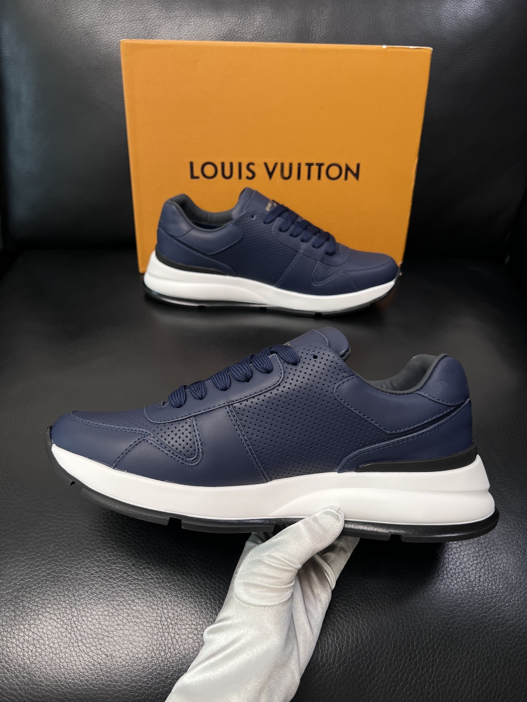 Lv  高品质  顶级工艺品  路易威登，专柜同步原厂配置，鞋面意大利进口，高品质拼接缤纷色彩复杂工艺品