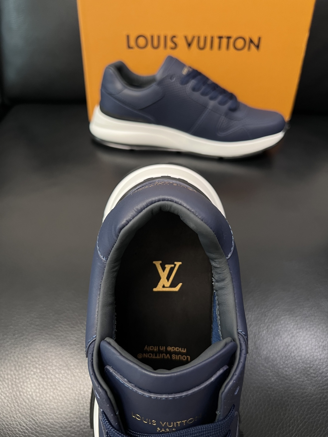 Lv  高品质  顶级工艺品  路易威登，专柜同步原厂配置，鞋面意大利进口，高品质拼接缤纷色彩复杂工艺品