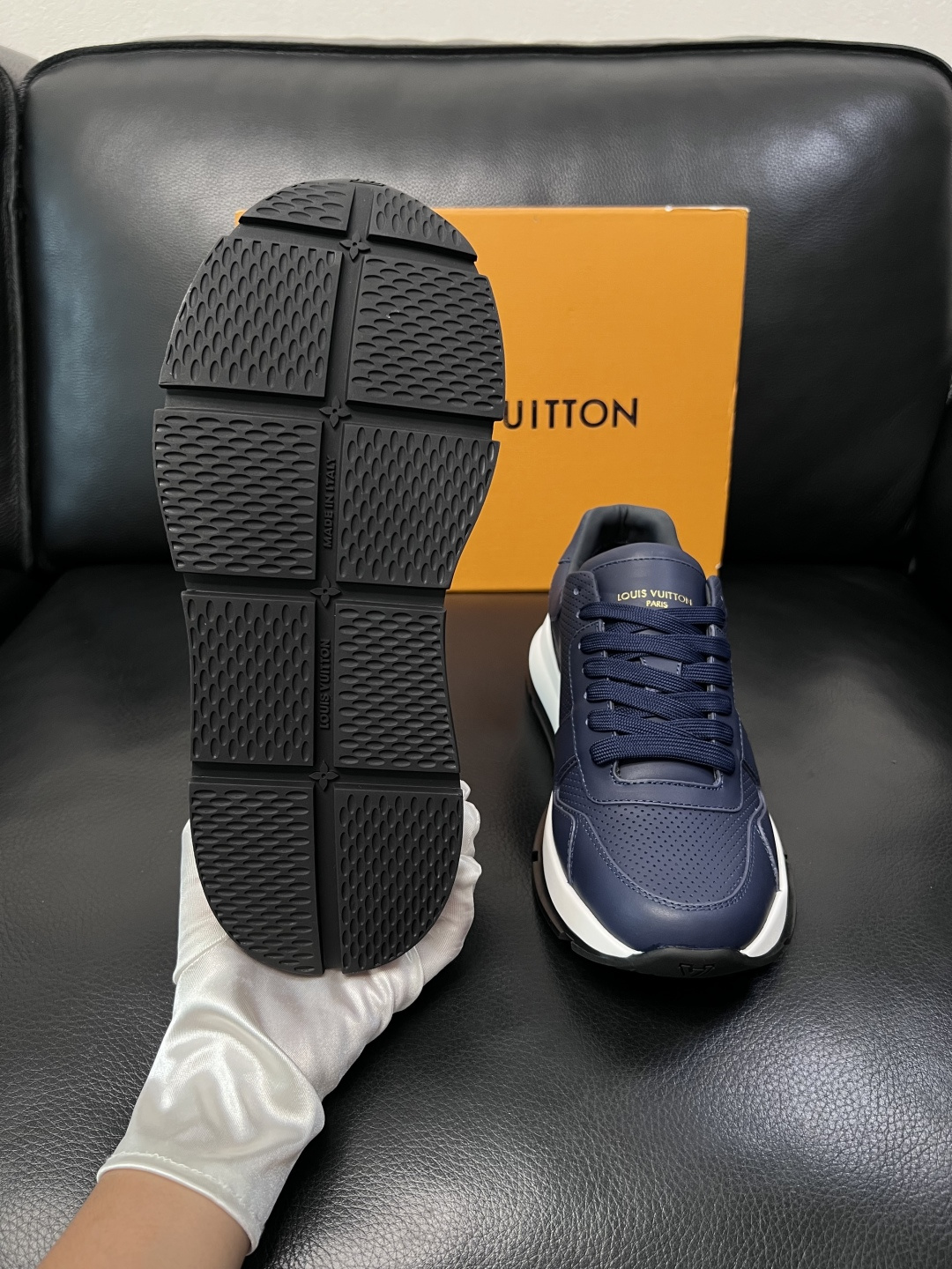 Lv  高品质  顶级工艺品  路易威登，专柜同步原厂配置，鞋面意大利进口，高品质拼接缤纷色彩复杂工艺品