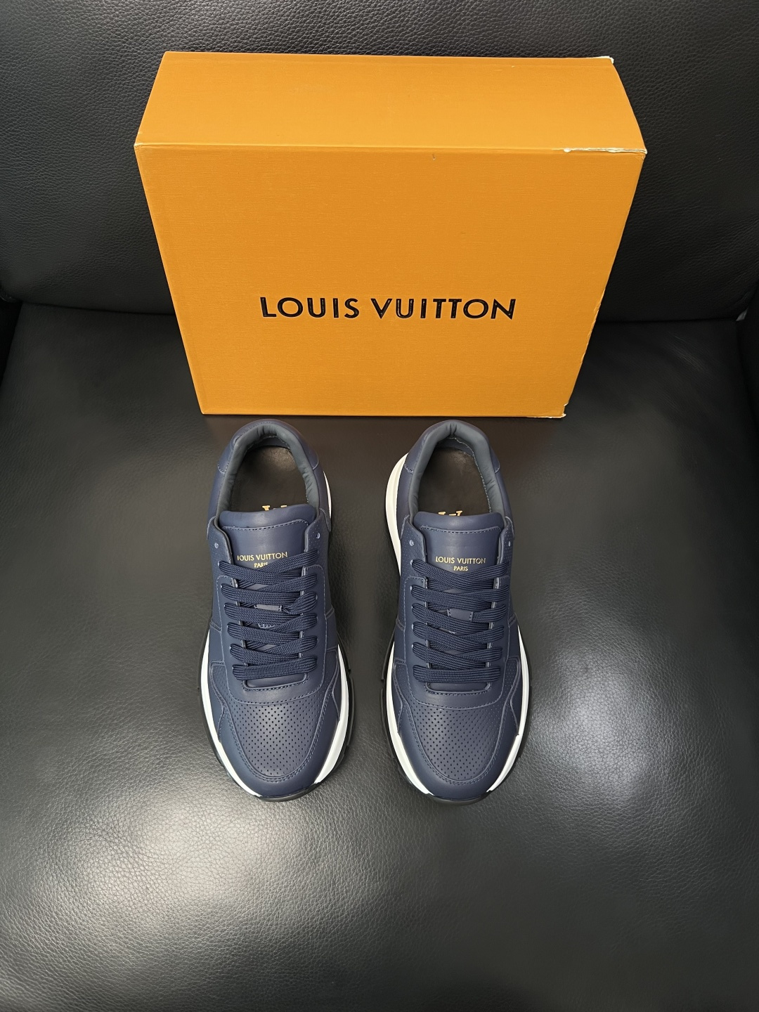 Lv  高品质  顶级工艺品  路易威登，专柜同步原厂配置，鞋面意大利进口，高品质拼接缤纷色彩复杂工艺品