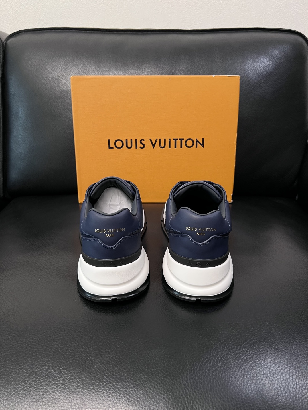 Lv  高品质  顶级工艺品  路易威登，专柜同步原厂配置，鞋面意大利进口，高品质拼接缤纷色彩复杂工艺品