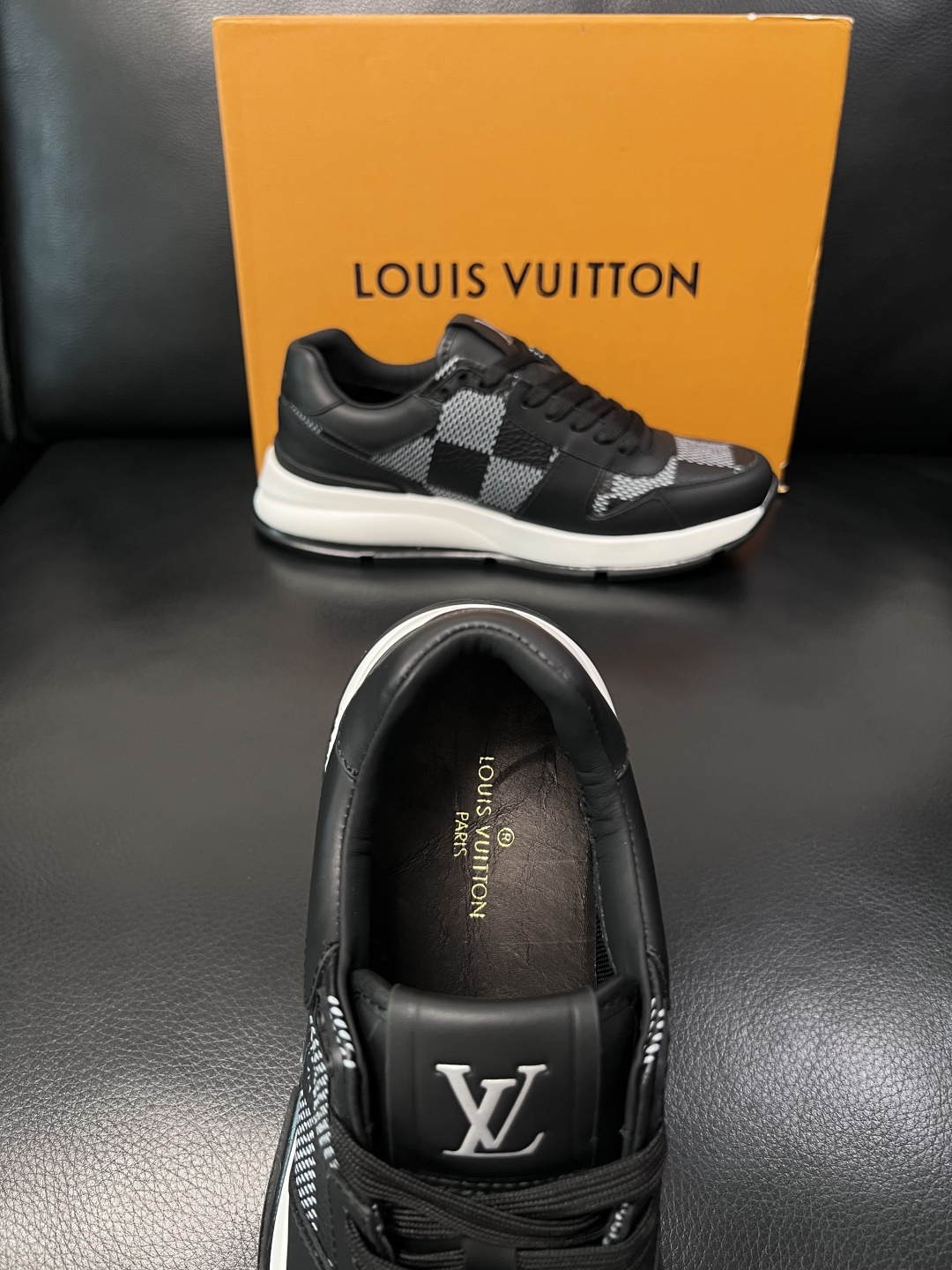 Lv  高品质  顶级工艺品  路易威登，专柜同步原厂配置，鞋面意大利进口，高品质拼接缤纷色彩复杂工艺品