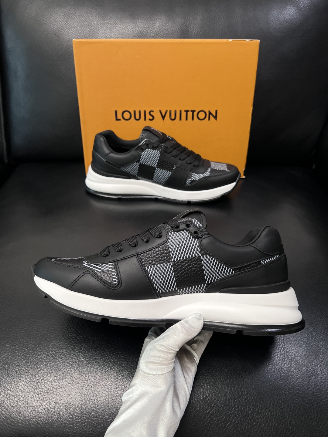 Lv  高品质  顶级工艺品  路易威登，专柜同步原厂配置，鞋面意大利进口，高品质拼接缤纷色彩复杂工艺品