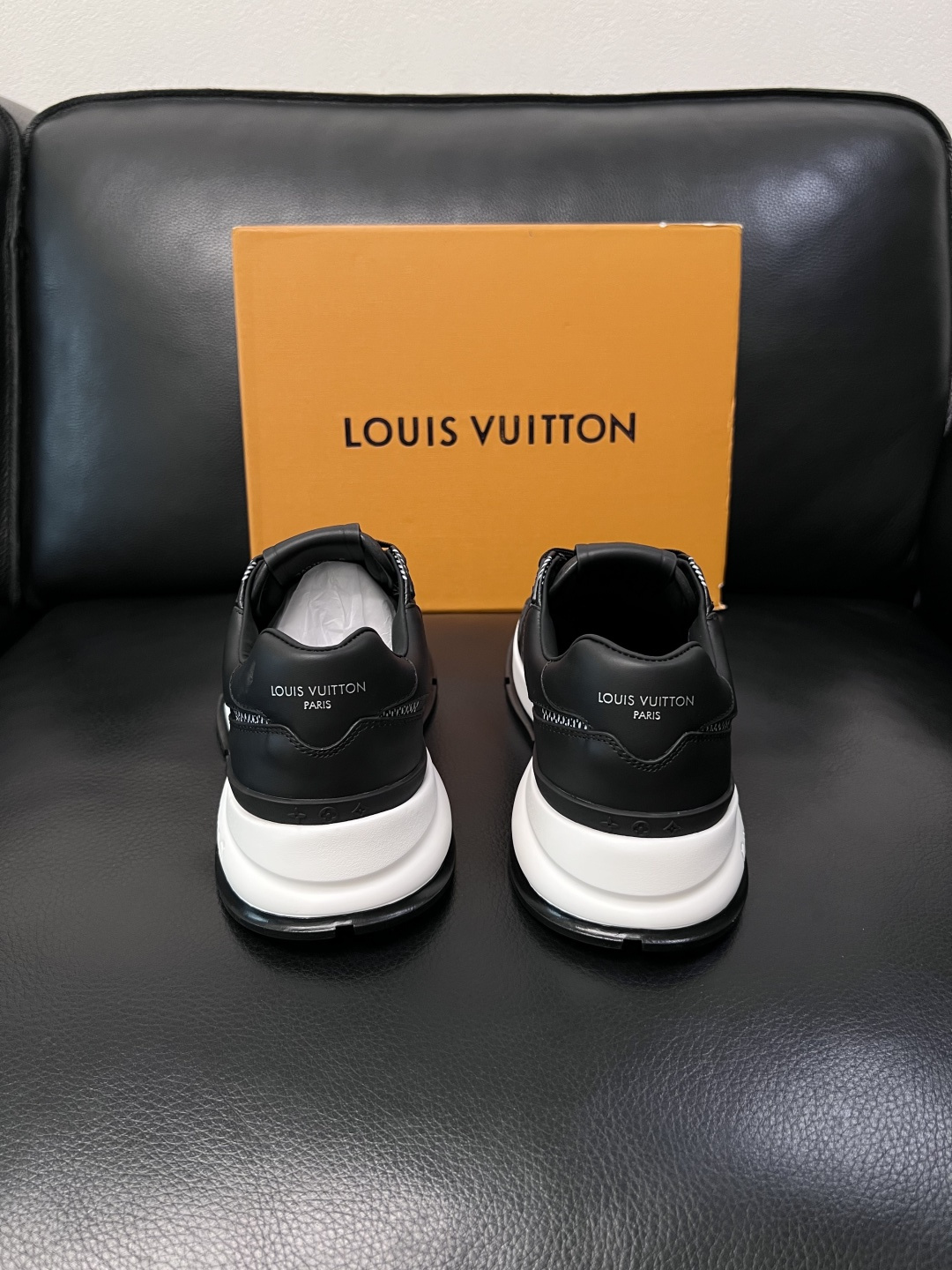 Lv  高品质  顶级工艺品  路易威登，专柜同步原厂配置，鞋面意大利进口，高品质拼接缤纷色彩复杂工艺品