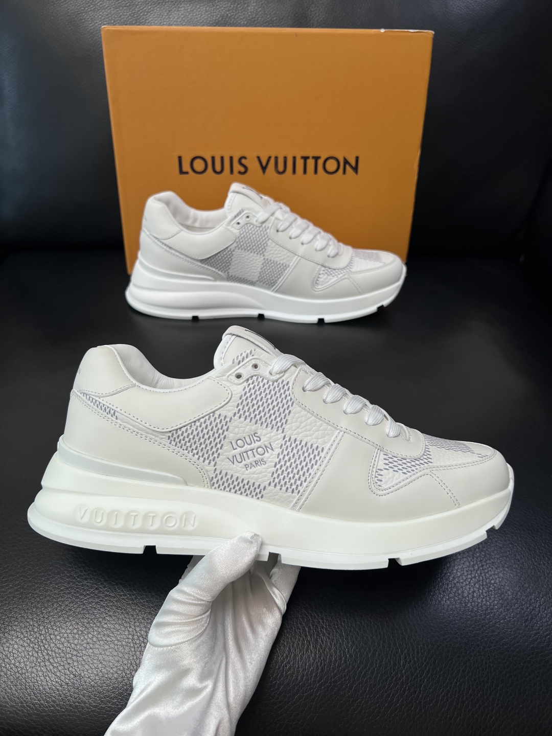 Lv  高品质  顶级工艺品  路易威登，专柜同步原厂配置，鞋面意大利进口，高品质拼接缤纷色彩复杂工艺品