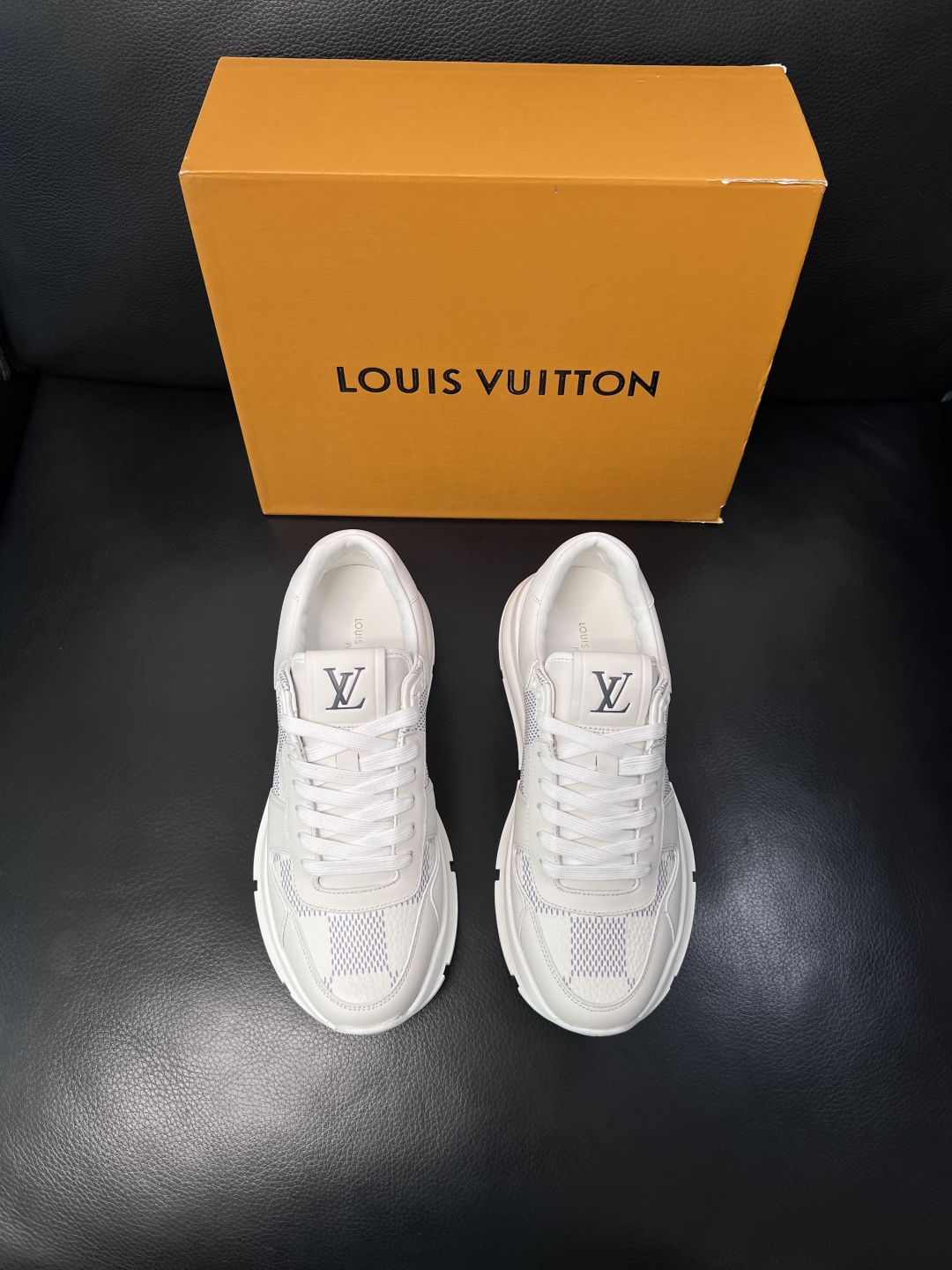 Lv  高品质  顶级工艺品  路易威登，专柜同步原厂配置，鞋面意大利进口，高品质拼接缤纷色彩复杂工艺品