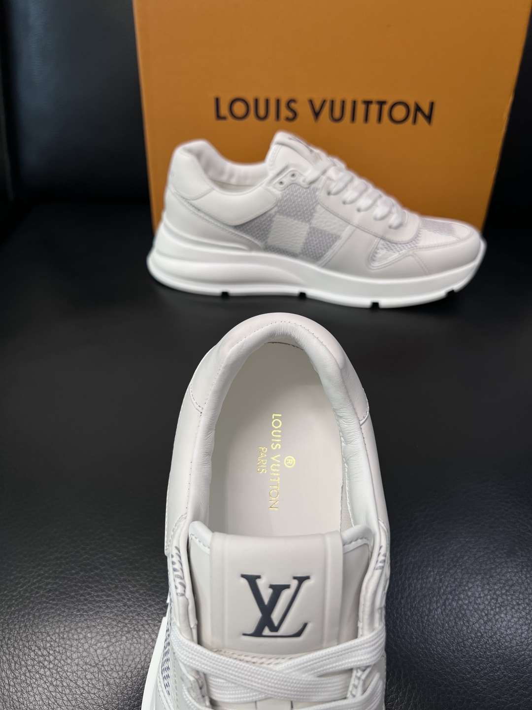 Lv  高品质  顶级工艺品  路易威登，专柜同步原厂配置，鞋面意大利进口，高品质拼接缤纷色彩复杂工艺品