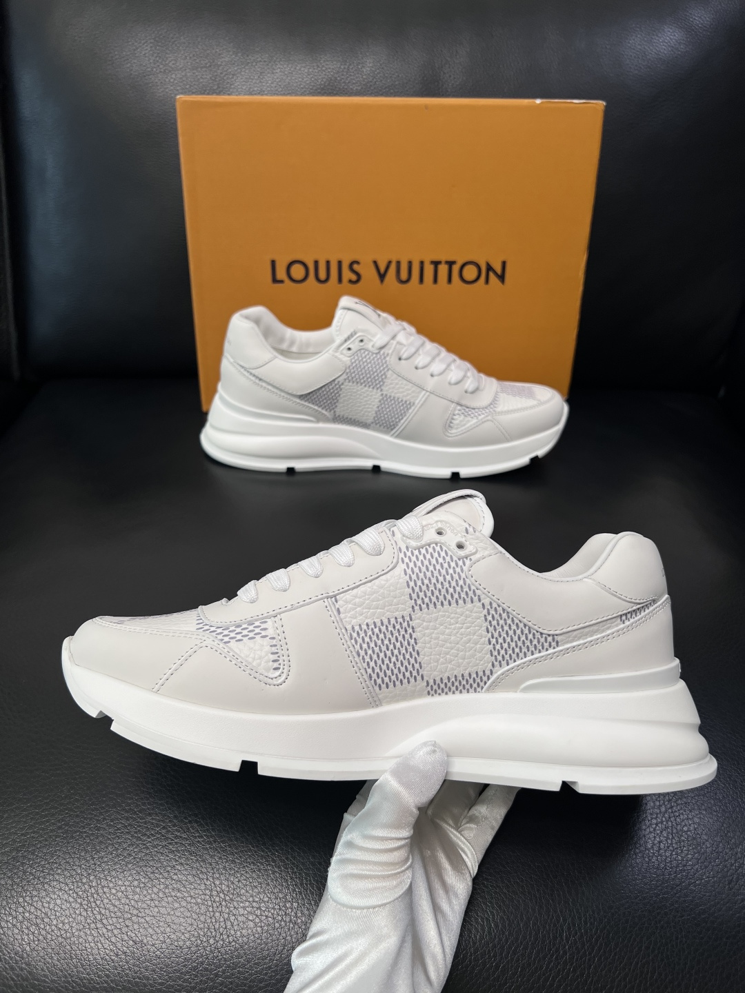 Lv  高品质  顶级工艺品  路易威登，专柜同步原厂配置，鞋面意大利进口，高品质拼接缤纷色彩复杂工艺品