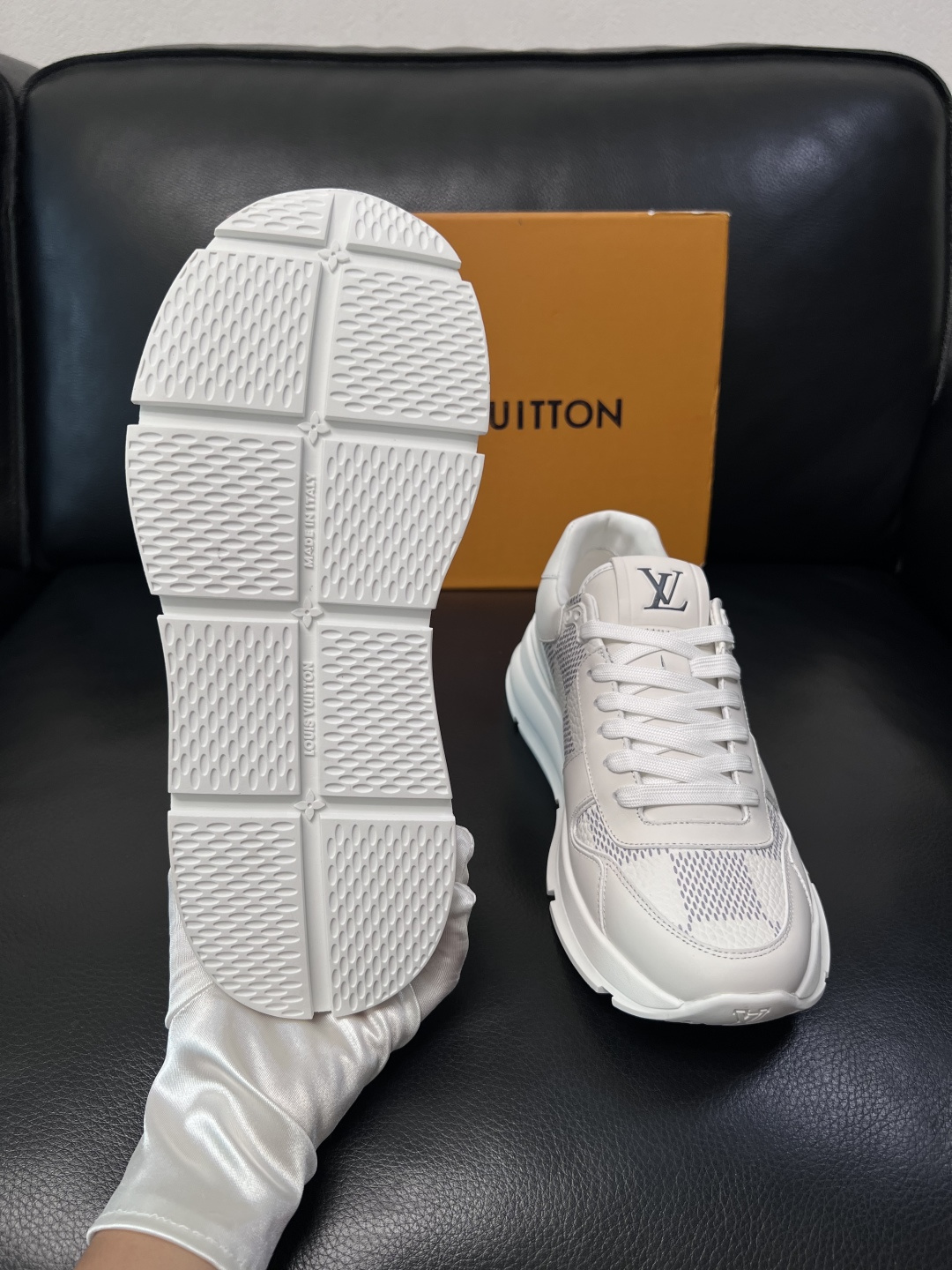 Lv  高品质  顶级工艺品  路易威登，专柜同步原厂配置，鞋面意大利进口，高品质拼接缤纷色彩复杂工艺品